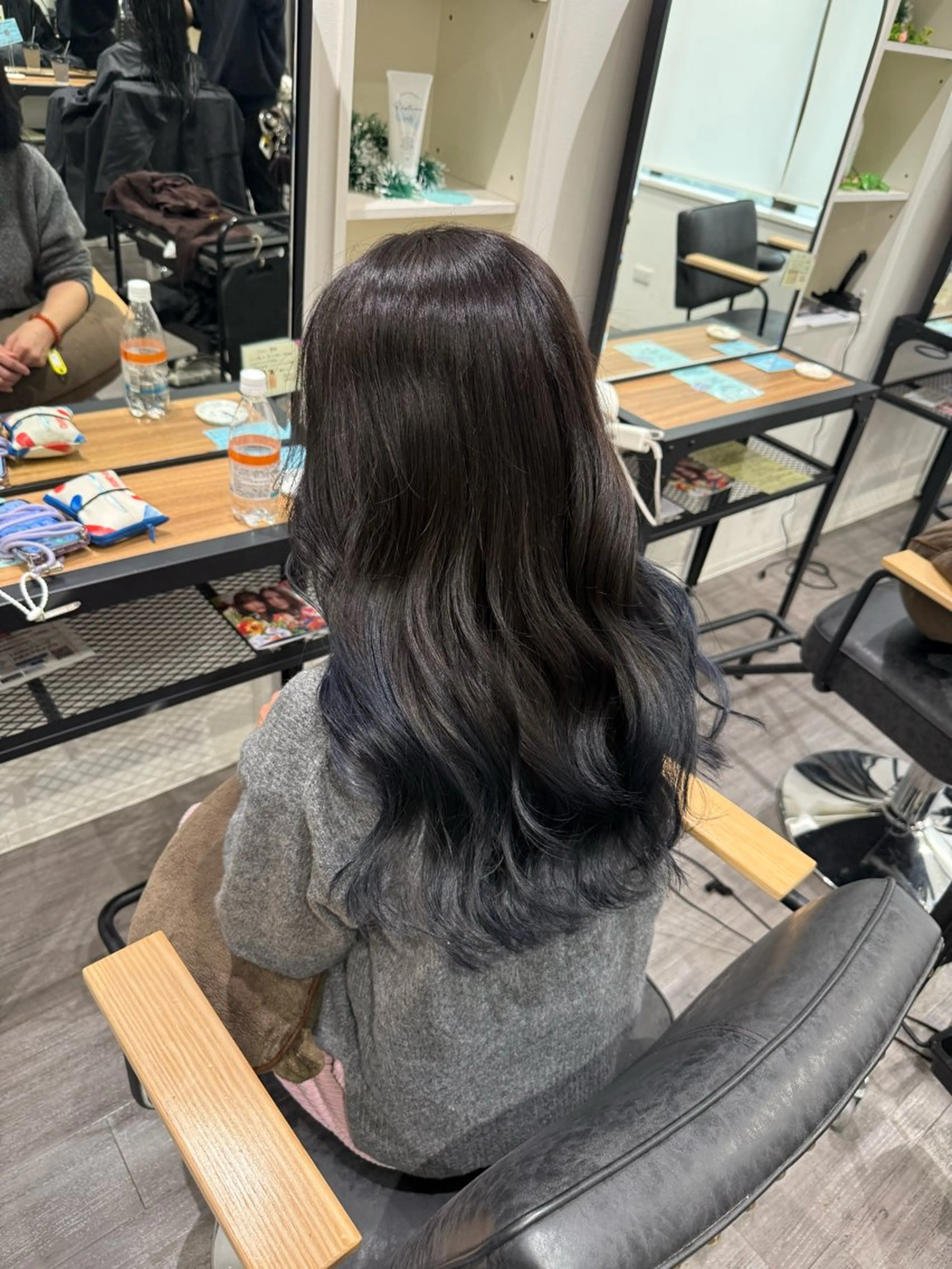 セミロング カラー ブリーチ ブルーカラー グラデーションカラー ネイビーカラー カット ヘアカラー トリートメント 艶髪レイヤー上田 紗也🇰🇷💗のヘアスタイル