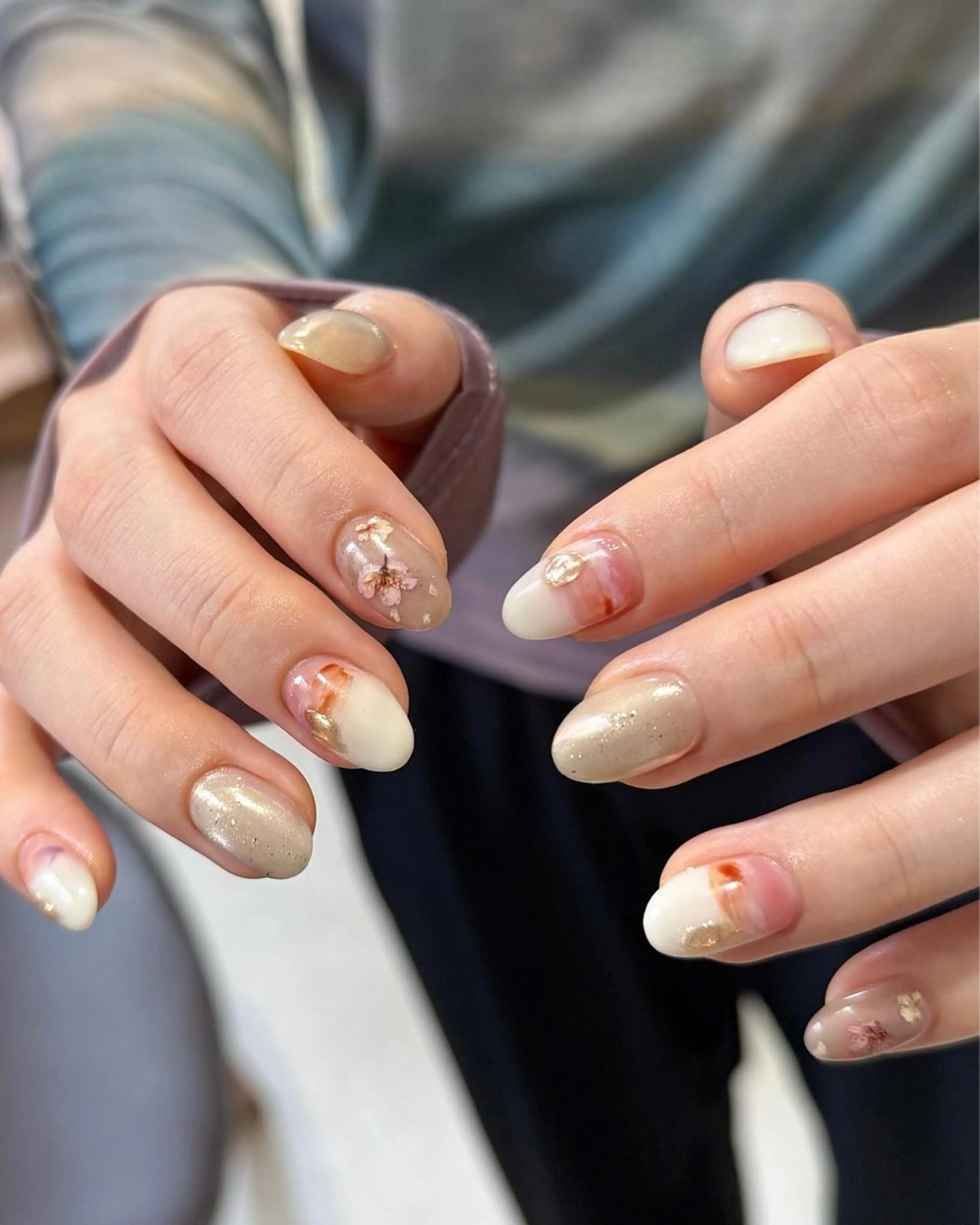 ネイル フラワーネイル ジェルネイル ゴールド マグネットネイル ミラーネイル ハンドネイル pointillé .ayaのネイルデザイン