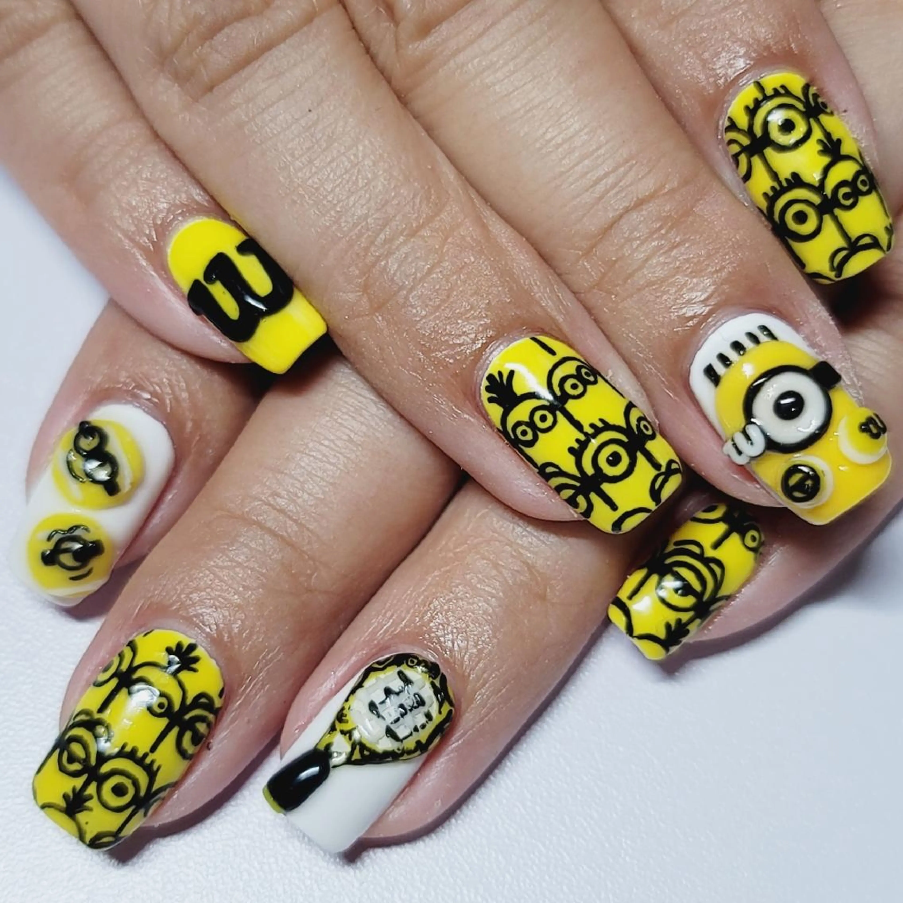 ネイル ホワイト 黄色 ハンドネイル よしだ ひろきのネイルデザイン