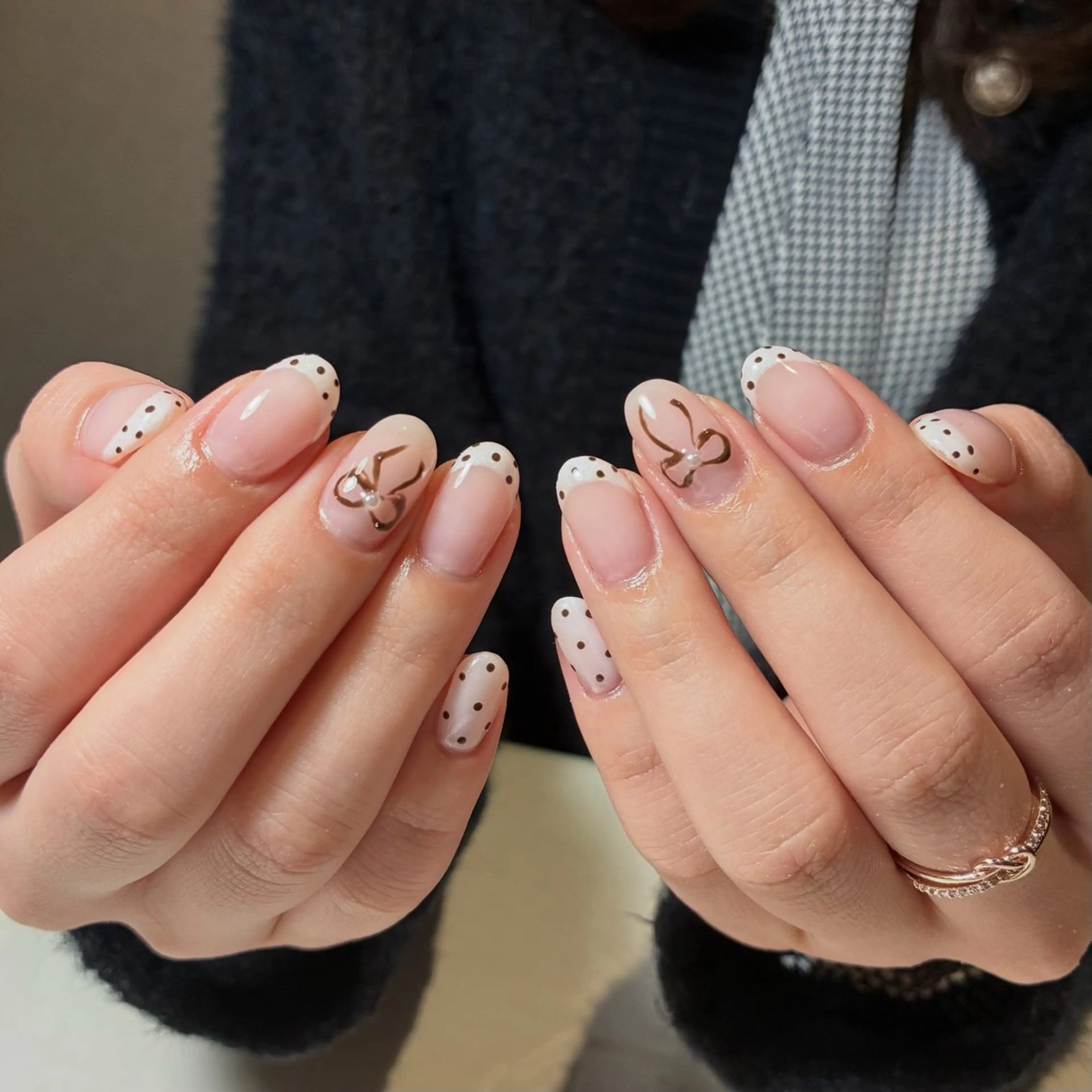 ネイル ブラウン ドット 持ち込み リボン milimili アンナのネイルデザイン