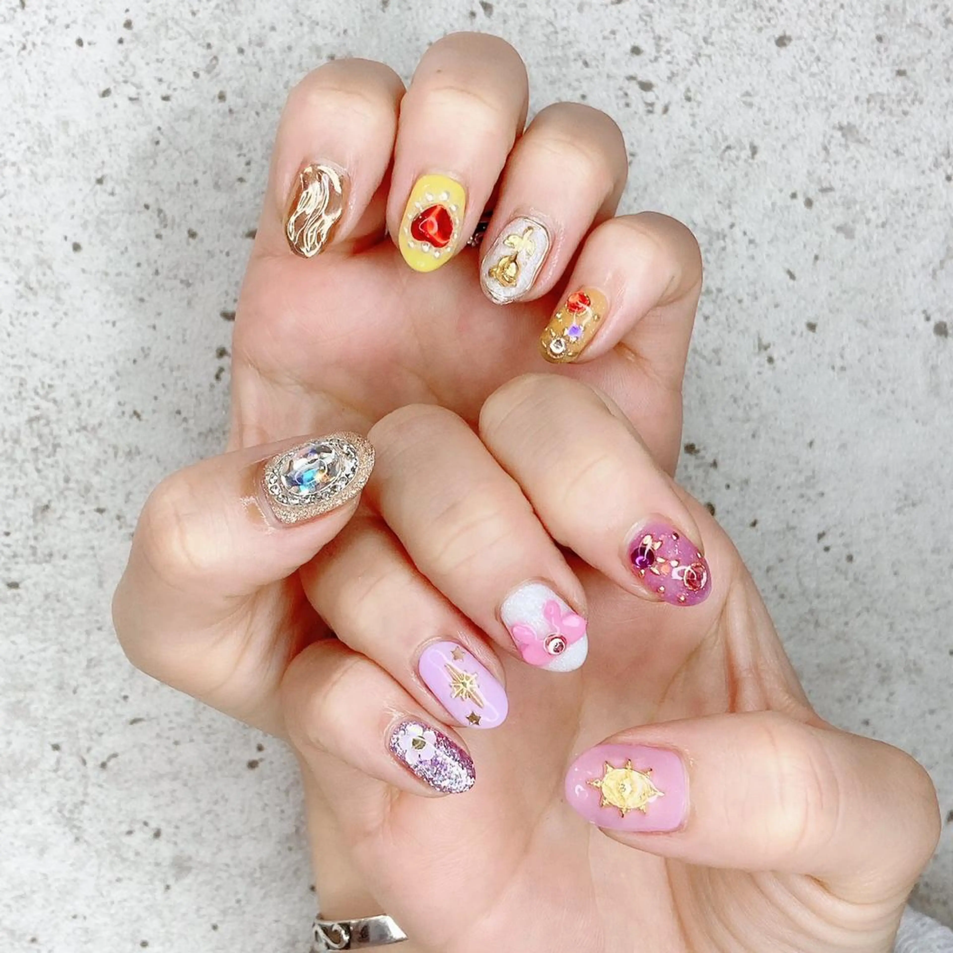 ミディアム カラー パーマ ヘアアレンジ メンズ キッズ ネイル マツエク・マツパ アイブロウ パープルカラー イエローカラー フラワーネイル ジェルネイル キラキラネイル ハンドネイル Salon Kのネイルデザイン