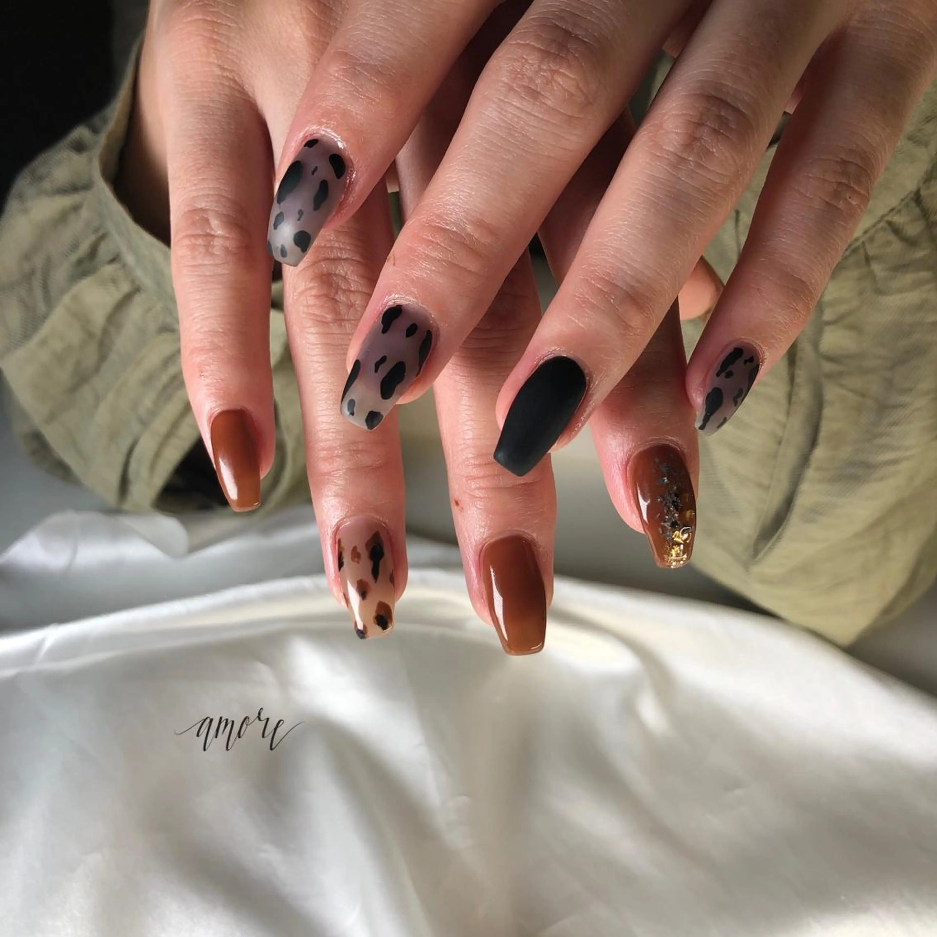 ネイル ジェルネイル 氷ネイル・うるうるネイル マグネットネイル ミラーネイル ニュアンスネイル You kyehwaのネイルデザイン