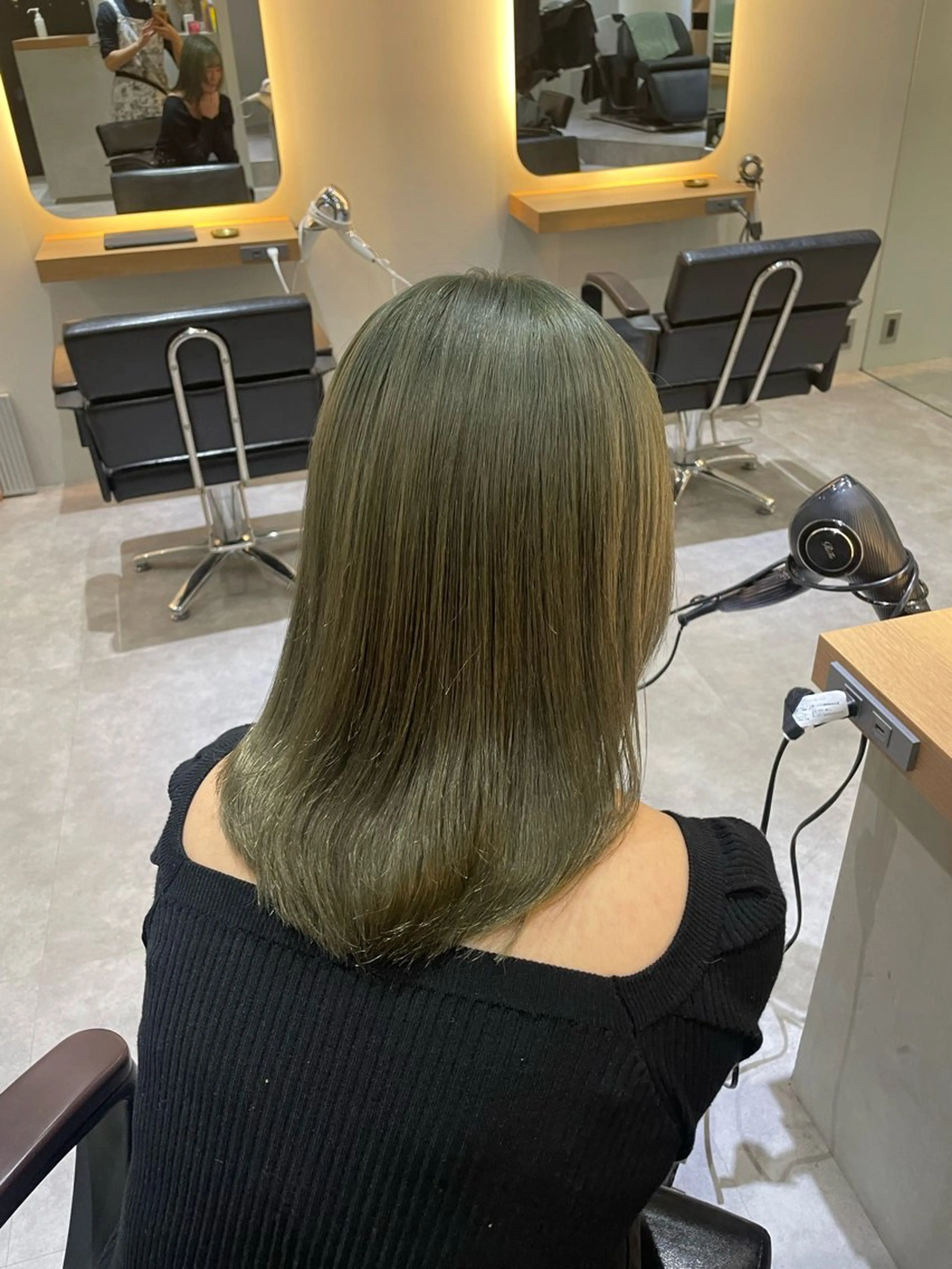 セミロング カラー ブリーチ 透明感カラー グレージュ オリーブグレージュ オリーブグレー ハイトーン/アレンジ 🎀アオイ🎀のヘアスタイル