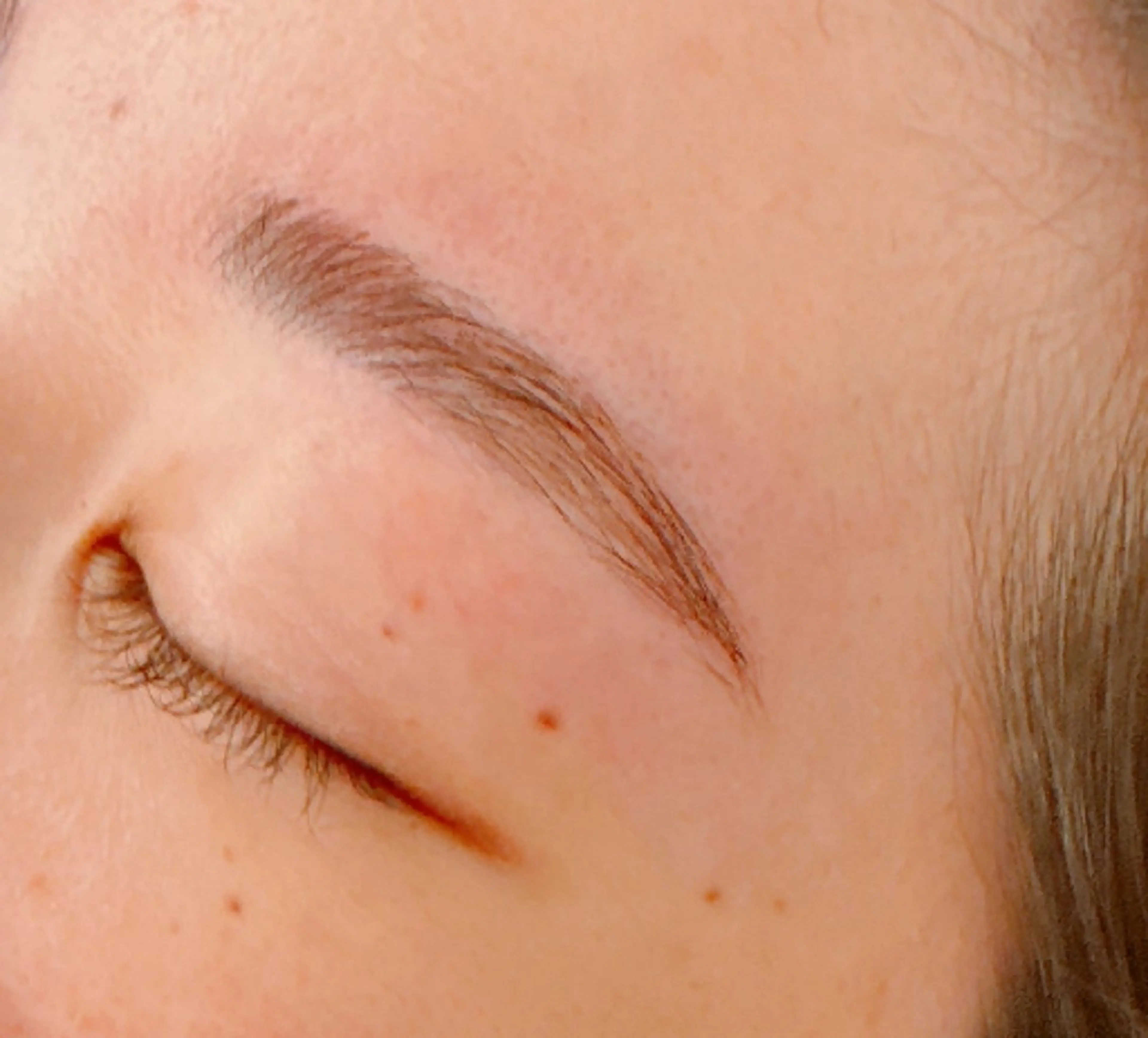 アイブロウ Cアイ Minaの眉毛・アイブロウイメージ