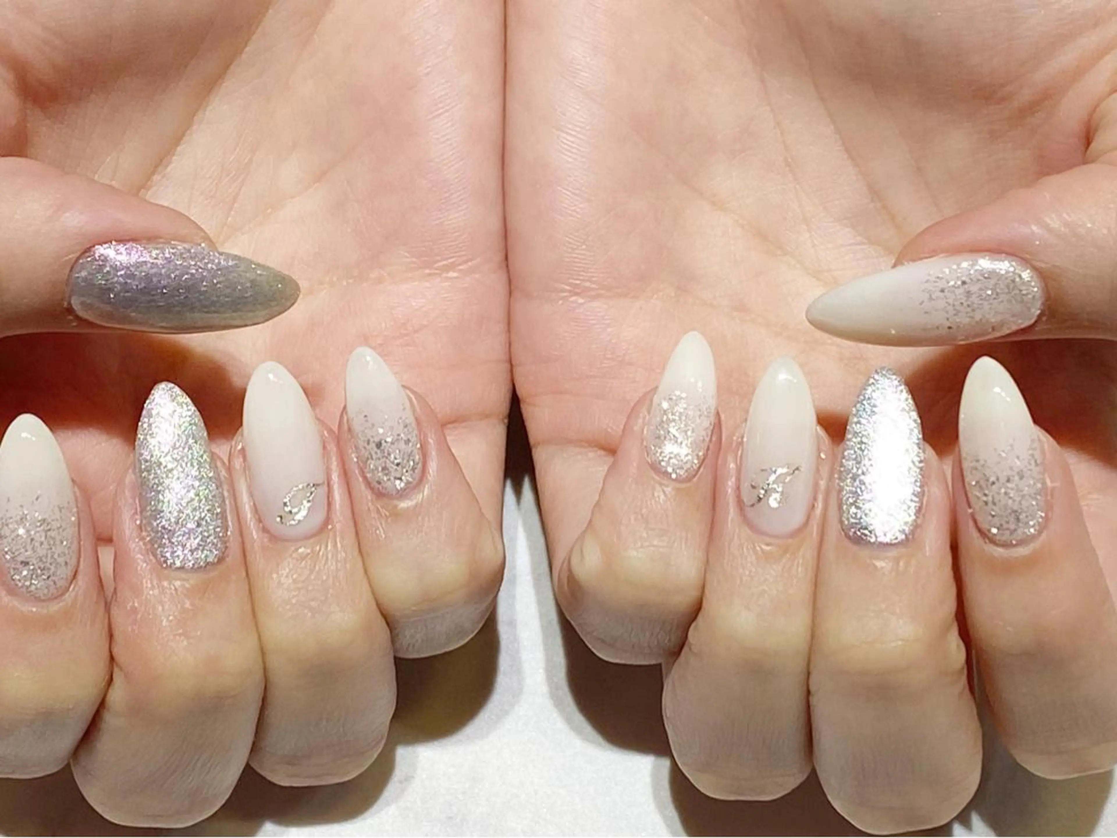 ネイル ジェルネイル マグネットネイル ホワイト YUN 💅のネイルデザイン