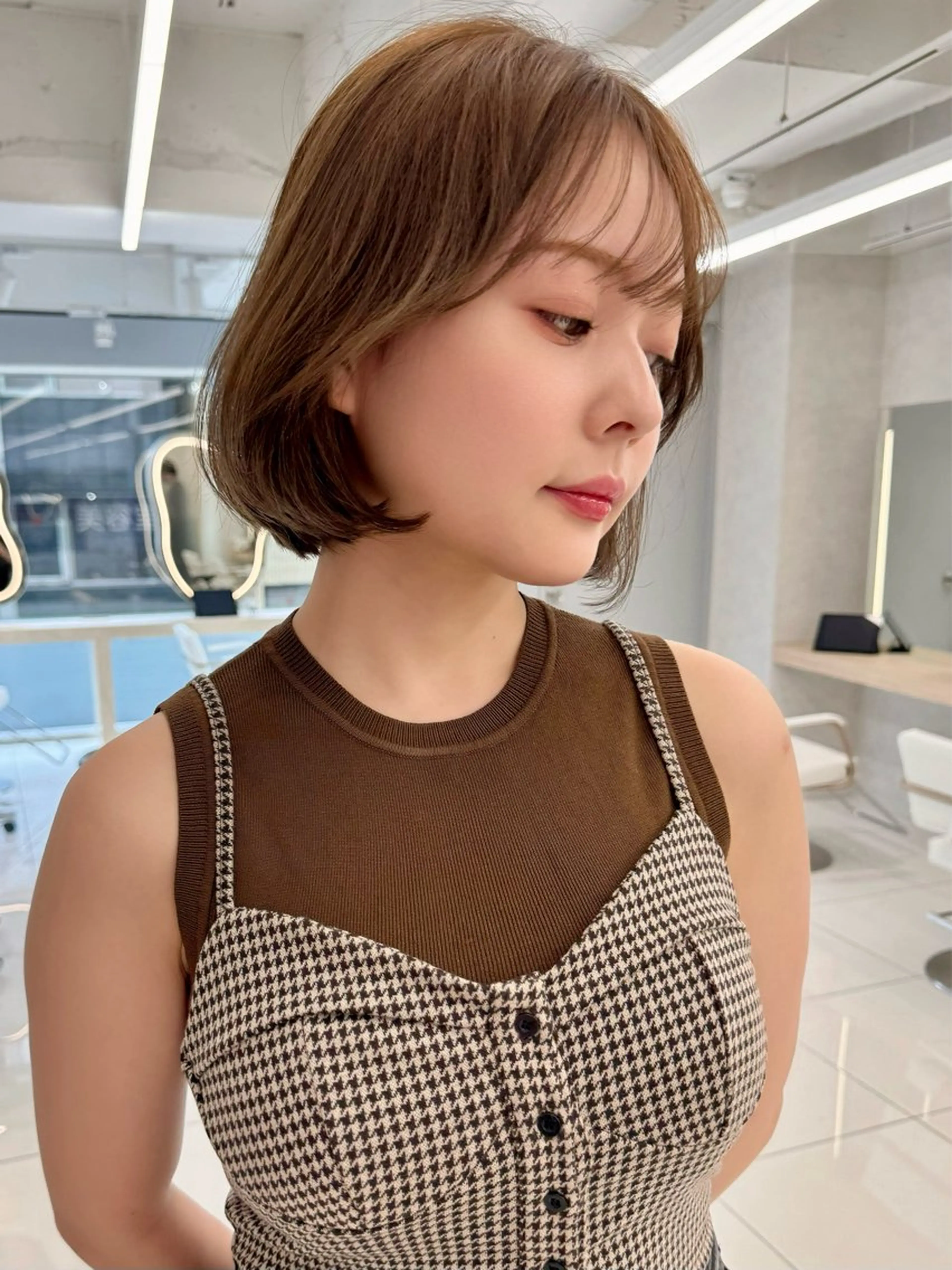 ミディアム 三鷹で1番ショート ボブをカットする新谷のヘアスタイル