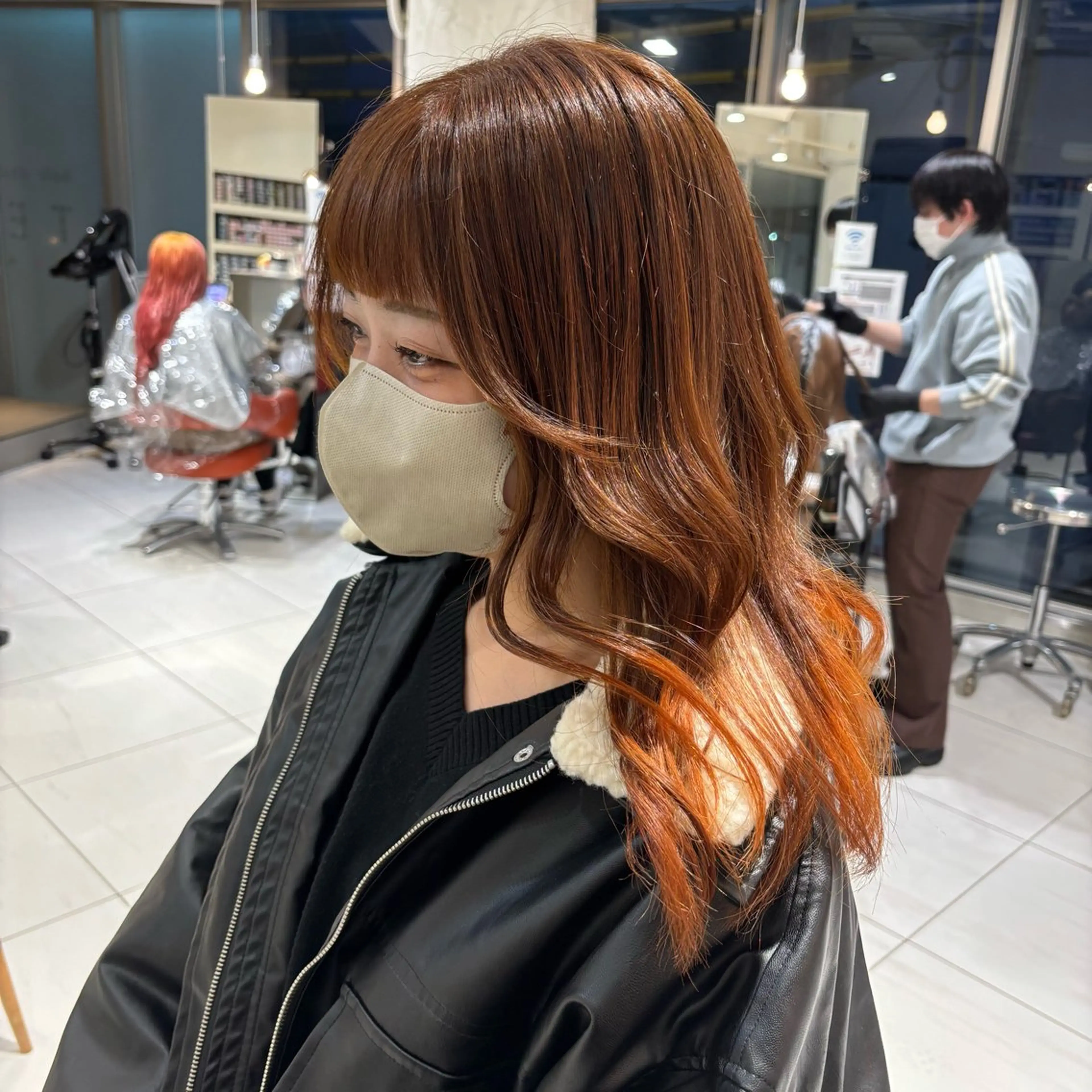 セミロング カラー ブリーチ デザインカラー オレンジ 由比藤理子 ブリーチカラー🌈のヘアスタイル