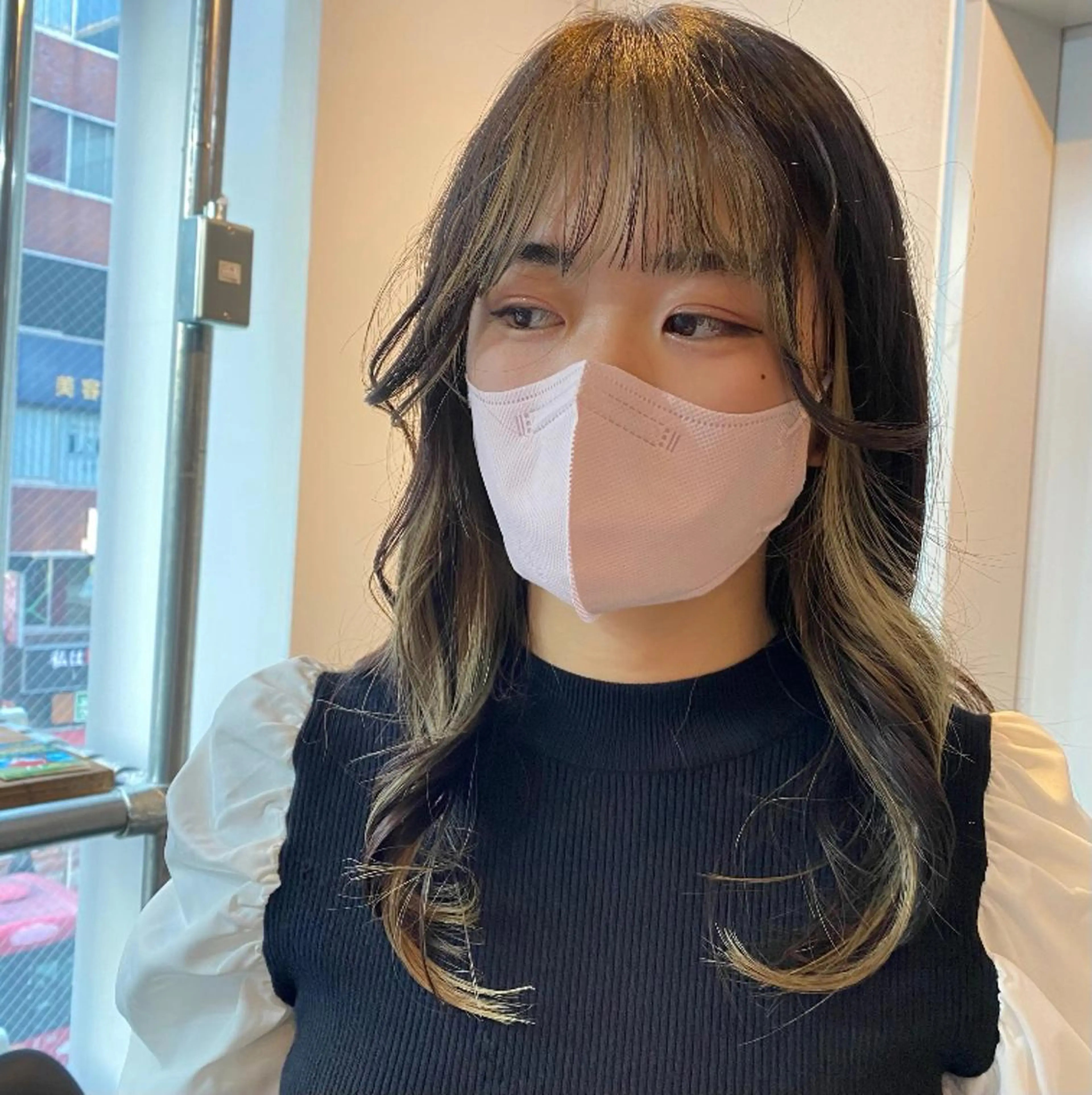 セミロング カラー イヤリングカラー 山本 夏未のヘアスタイル