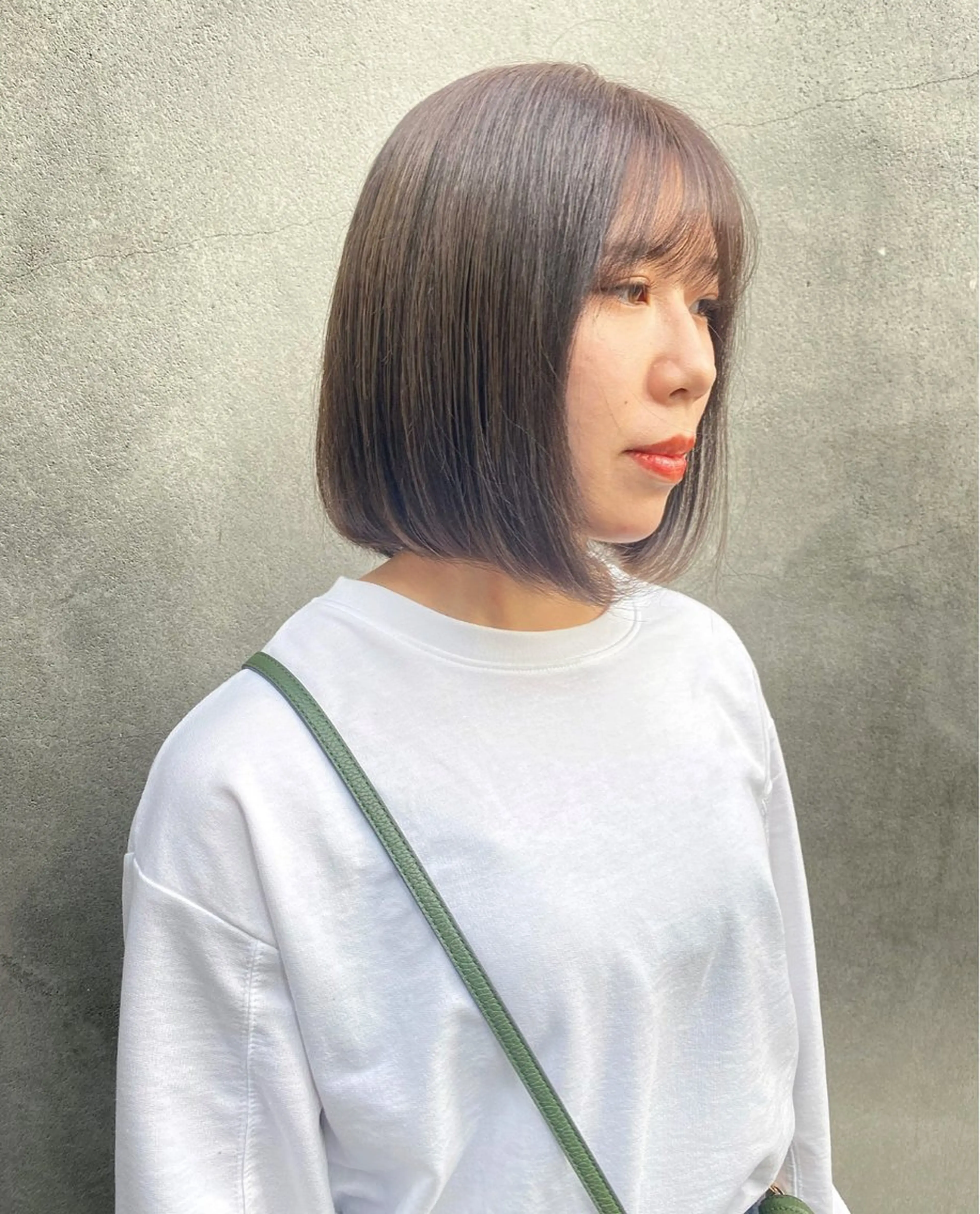 ショート カラー ブリーチ グレージュ トリートメント カット ヘアカラー トリートメント SHICENEケイ レイヤーカット🦋のヘアスタイル