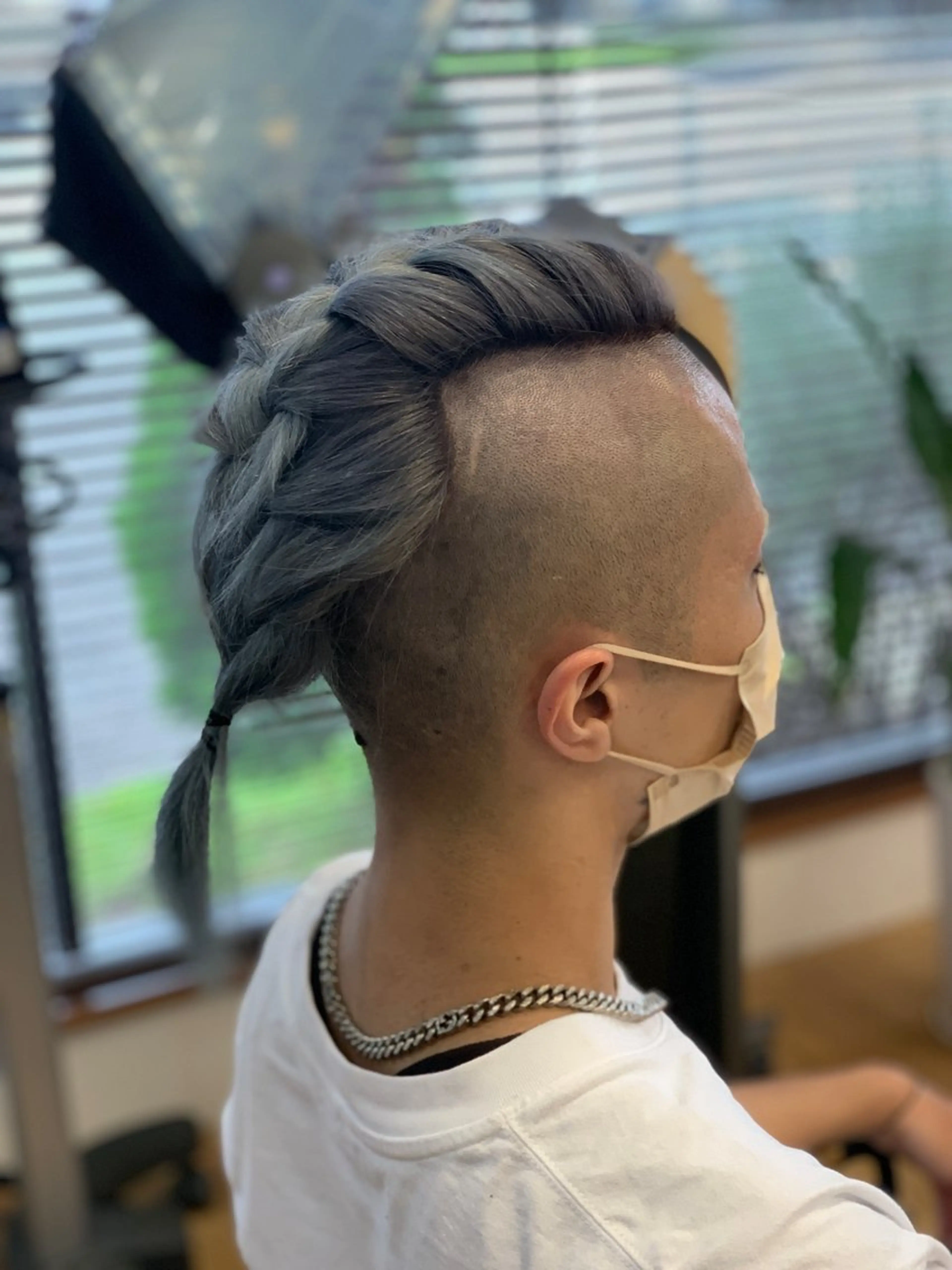 メンズ メンズハイトーン マンバンヘア 中村 虎のヘアスタイル