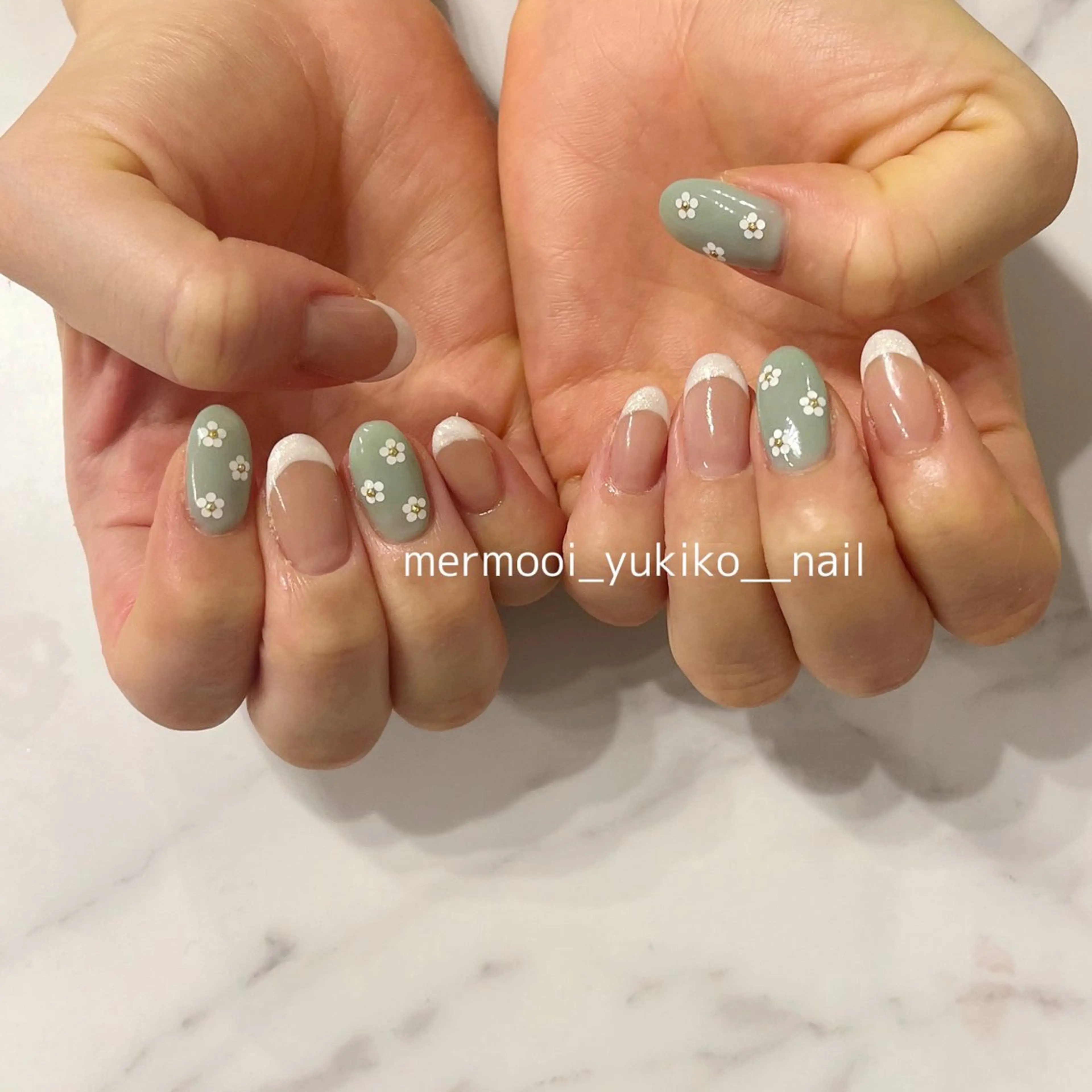 ネイル フレンチネイル グリーン ニュアンスネイル シンプルネイル melumooi nailのネイルデザイン
