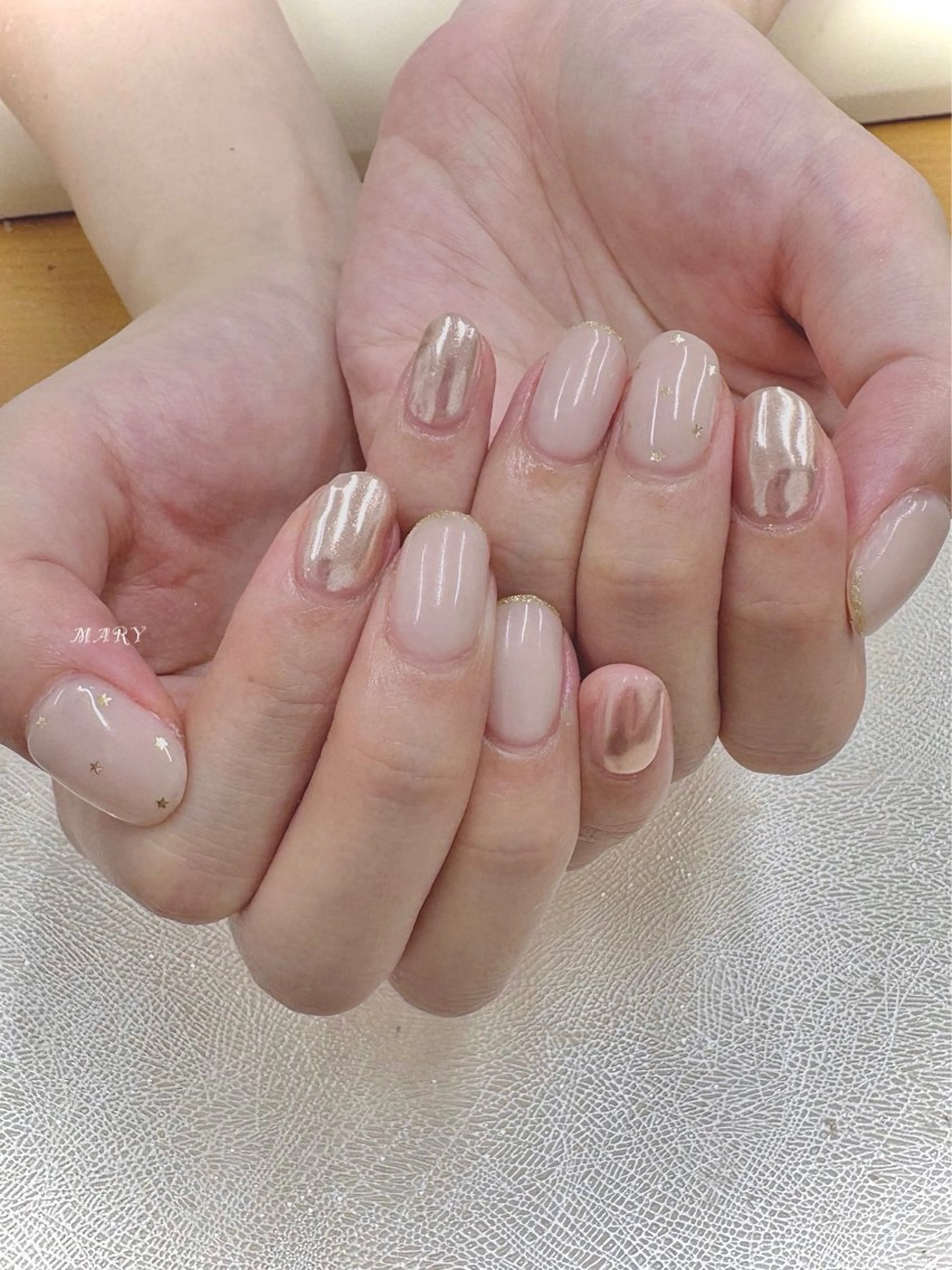 ネイル ドット ゴールド ミラーネイル ニュアンスネイル ハンドネイル Mary nail .narumiのネイルデザイン