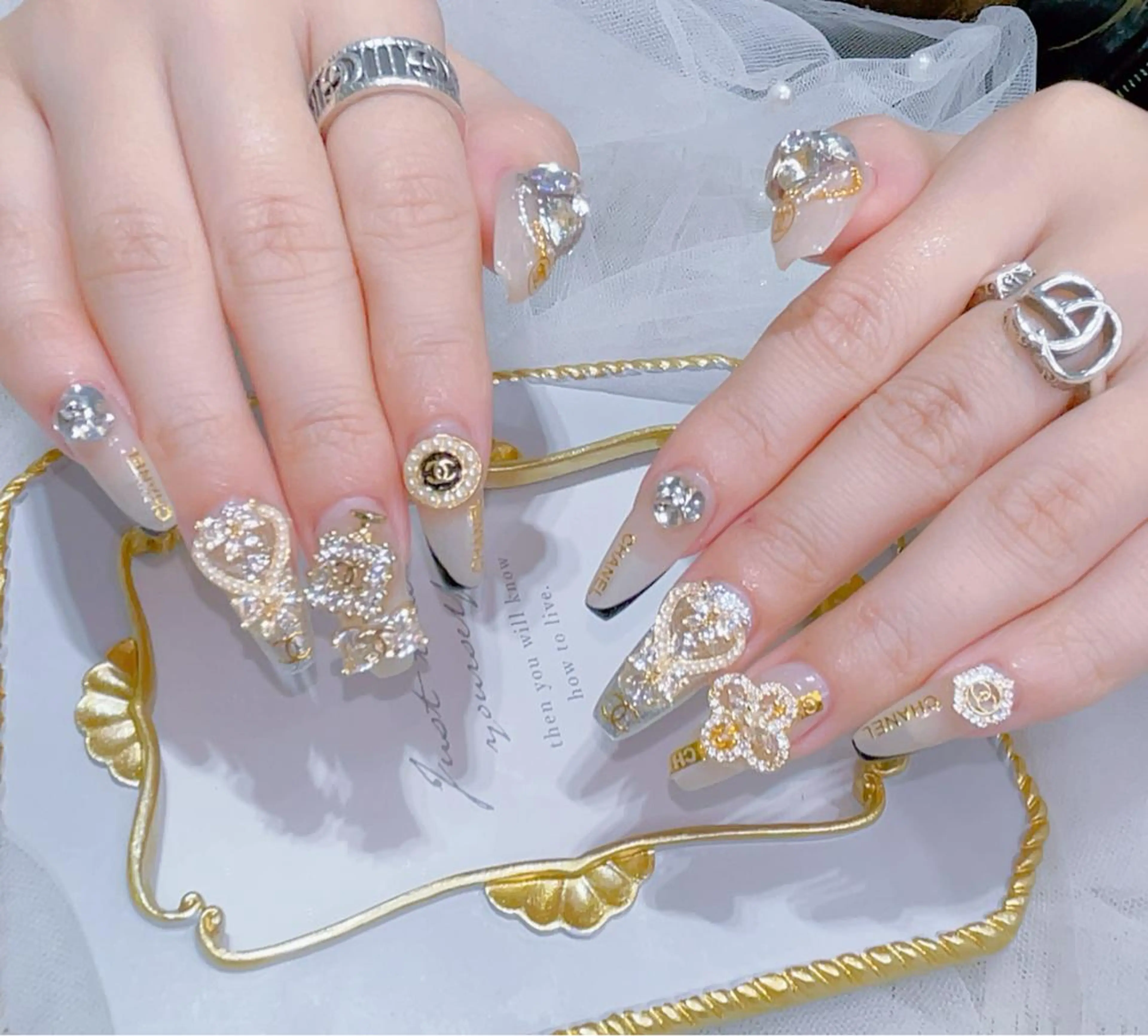 ネイル ハンドネイル Queens ciciのネイルデザイン