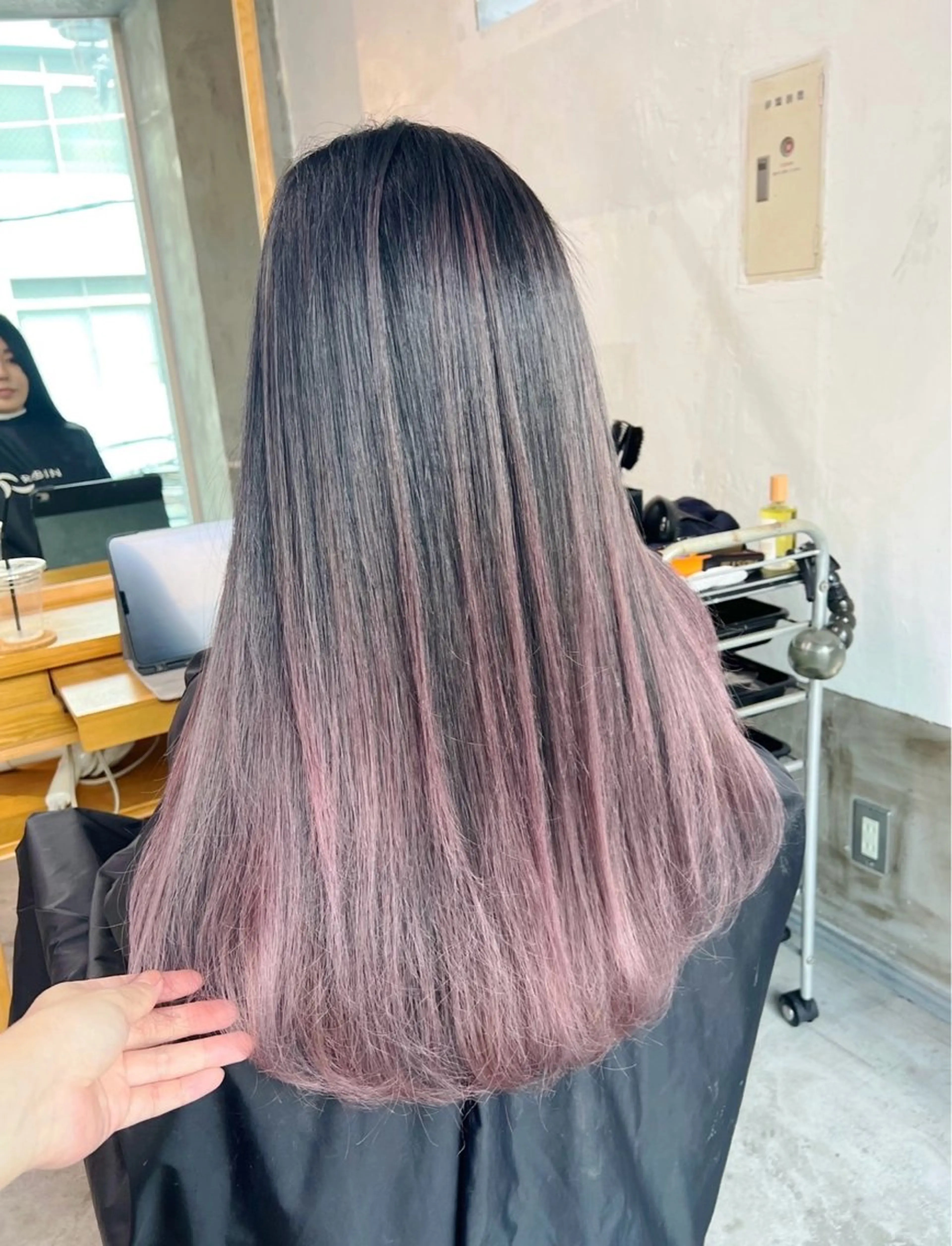 ロング カラー バレイヤージュ ピンクカラー ホワイトピンク レイヤーカット ヘアカラー トリートメント ROBIN所属・指名数No.1 /NAOYAのヘアスタイル