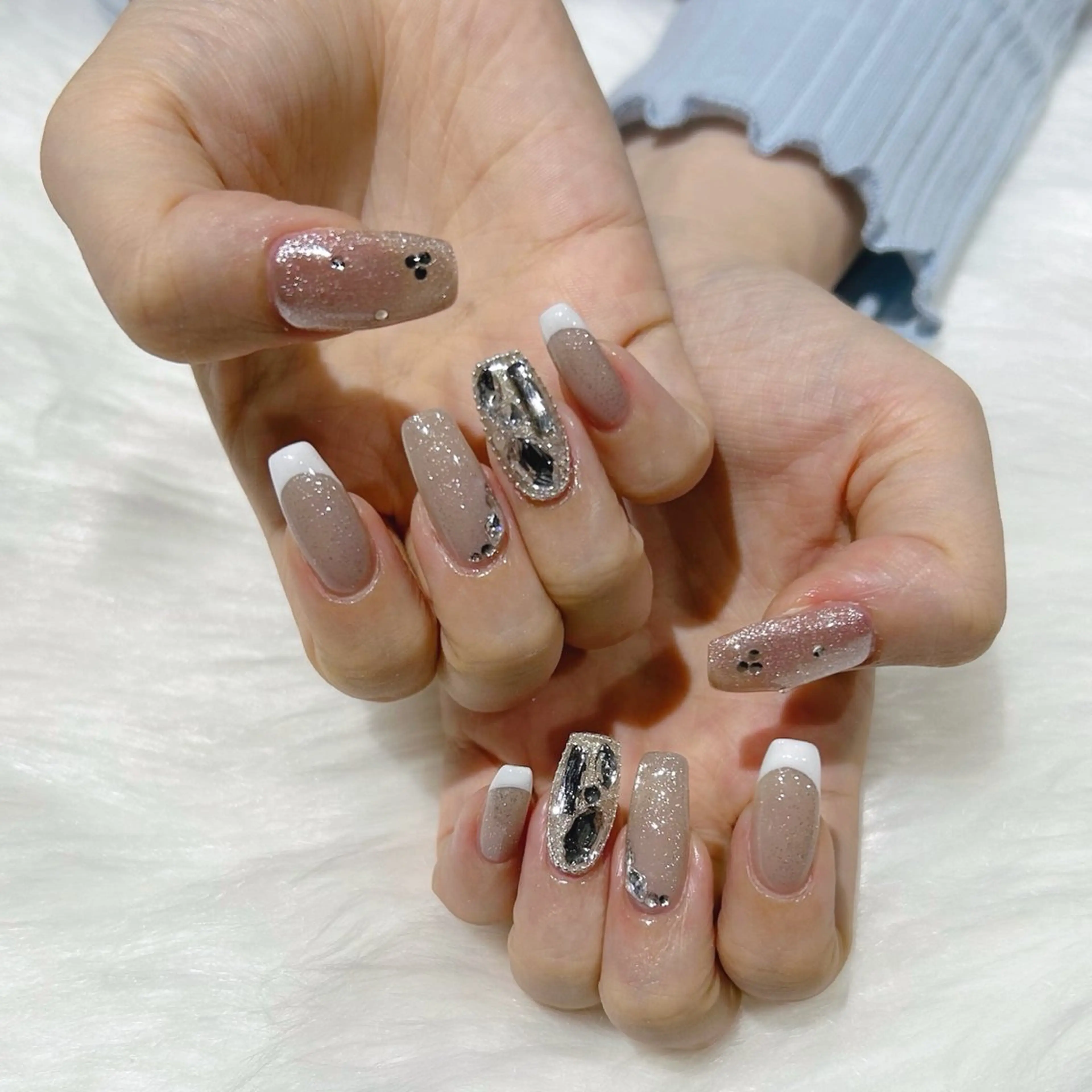 ネイル フレンチネイル キラキラネイル ワンホンネイル ハンドネイル ぷりゅねる 心斎橋のネイルデザイン