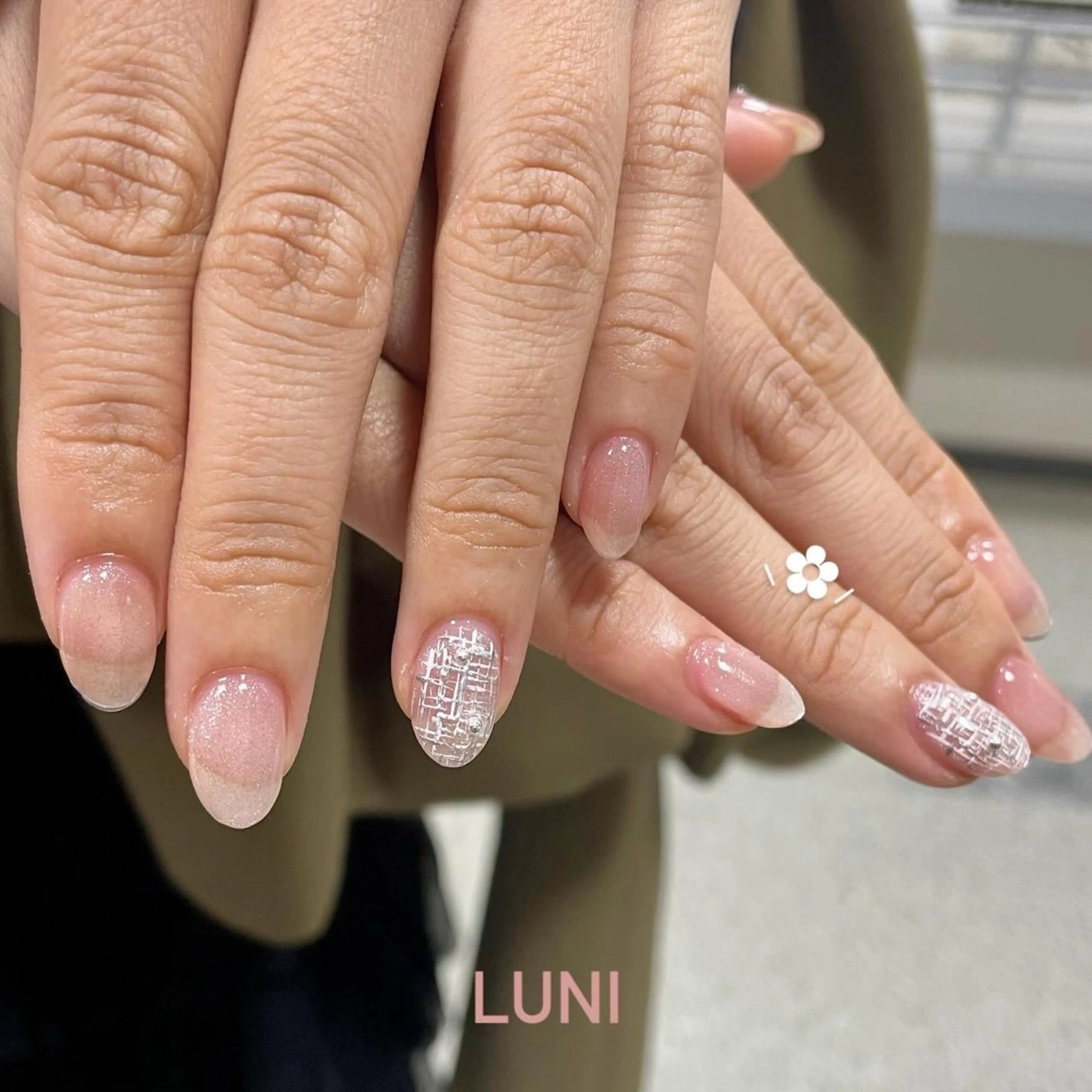 ネイル ピンク シルバー ツイードネイル 冬ネイル ハンドネイル LUNI 久屋大通 ˚✧₊⁎/ yuriのネイルデザイン
