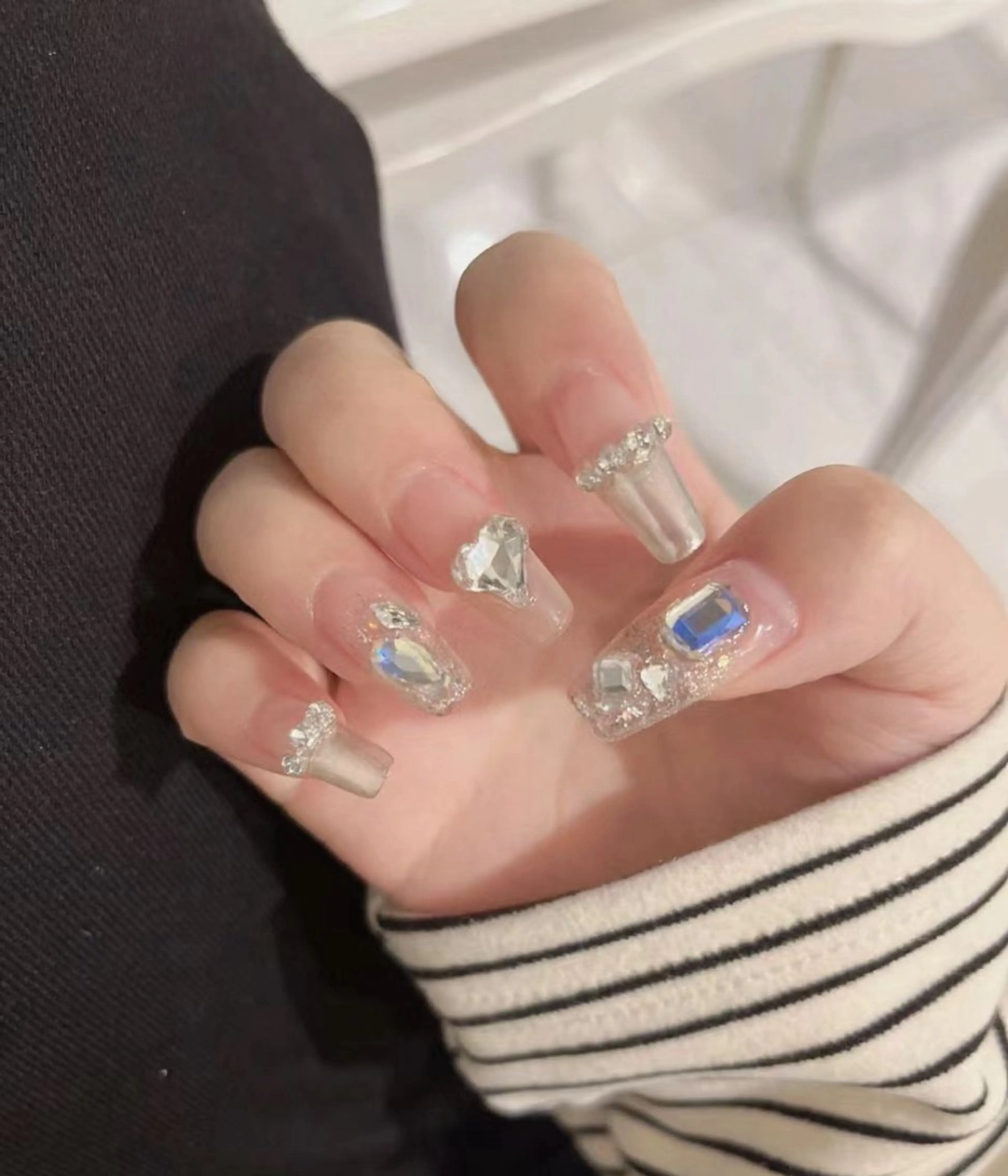 ネイル ハンドネイル MoonNail ユリ🌸のネイルデザイン