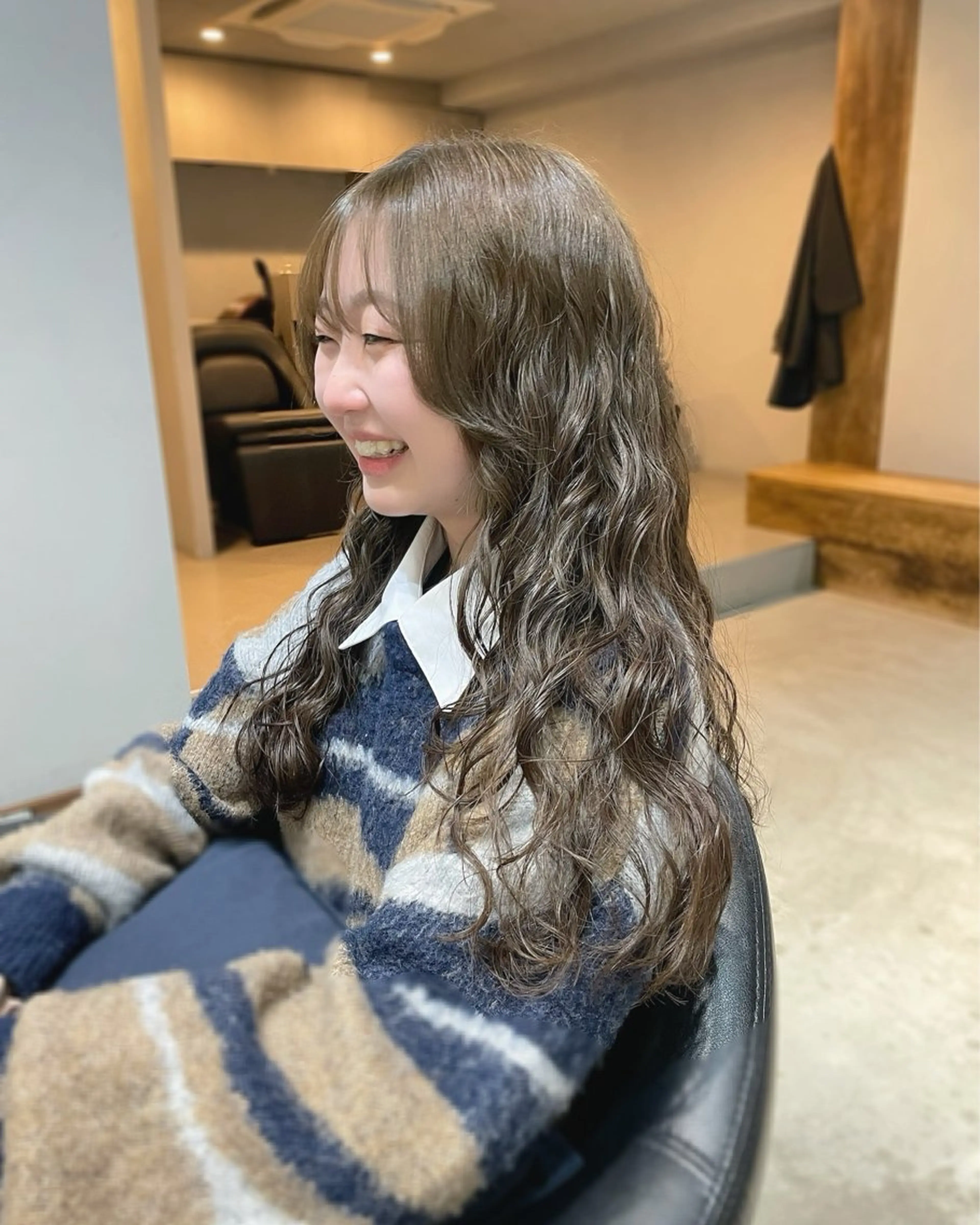 ロング カラー パーマ ベージュカラー オリーブベージュ ロング カット ヘアカラー パーマ トリートメント 【表参道】Ruri デジタルパーマのヘアスタイル