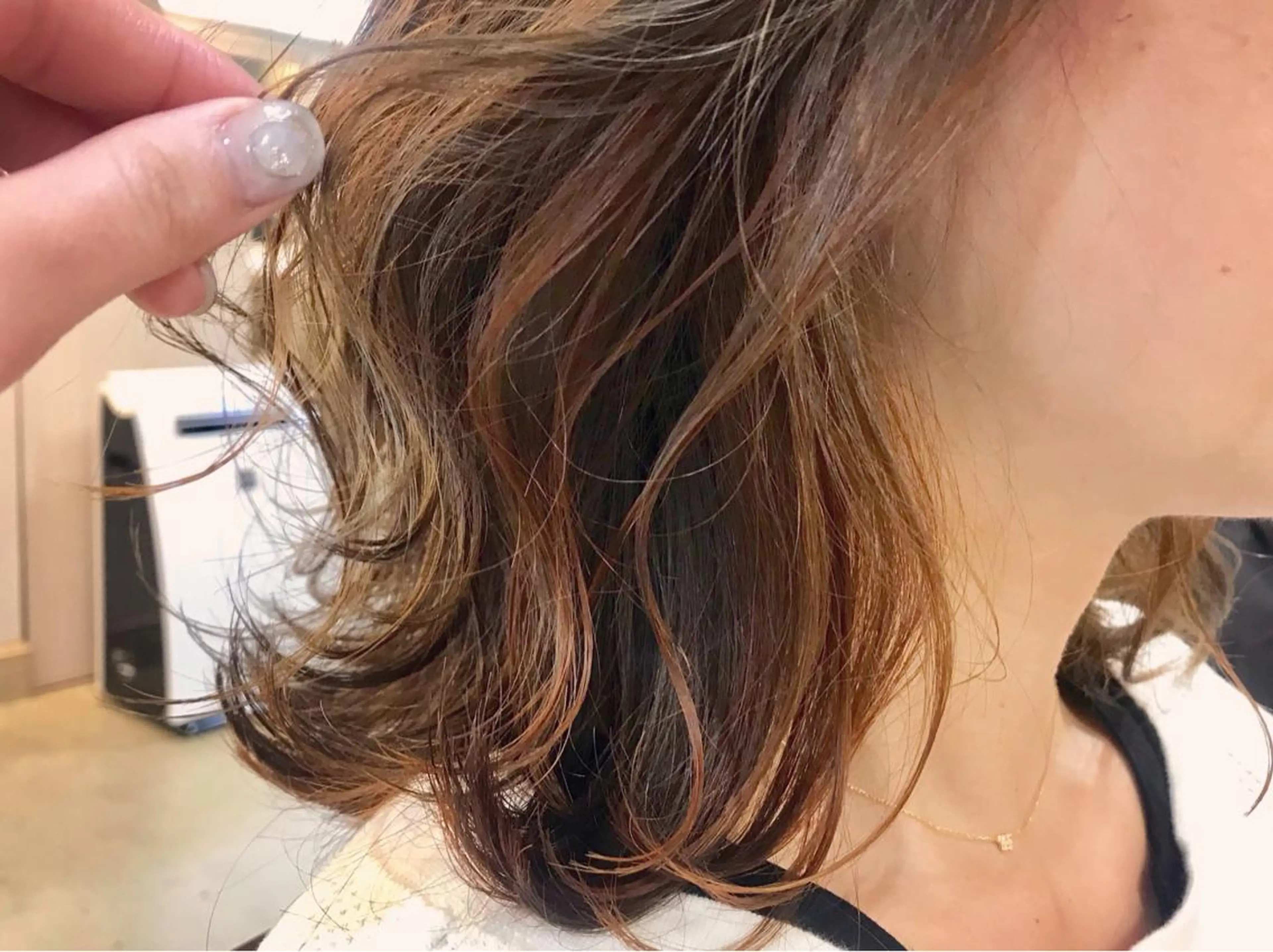 ミディアム カラー インナーカラー オレンジ カット ヘアカラー レイヤーカット/ 根本瑠実のヘアスタイル