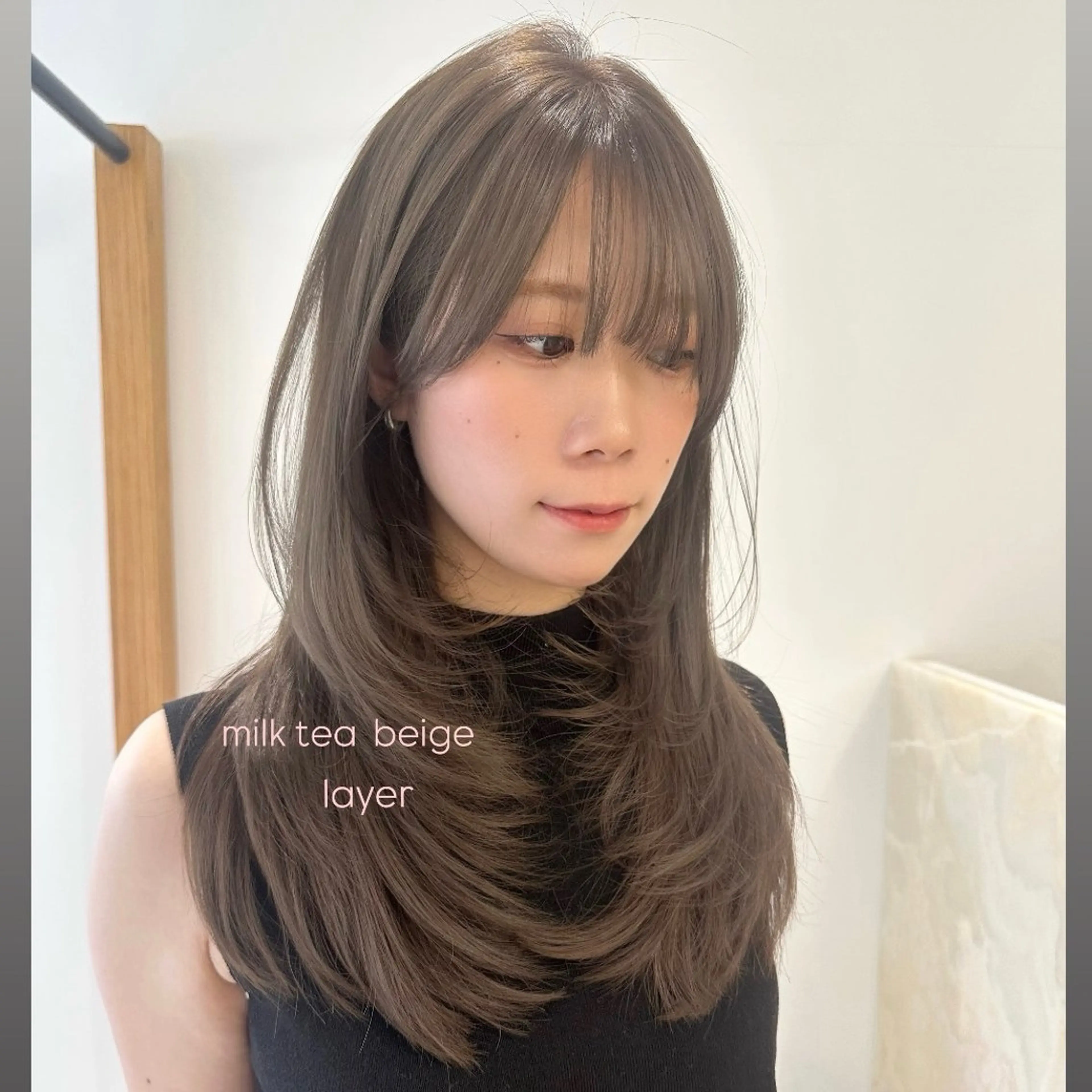 セミロング カラー ベージュカラー ブリーチ ダブルカラー ミルクティーベージュ ブリーチなしカラー カット ヘアカラー トリートメント ハイトーン/透け感 カラー🎀真香のヘアスタイル