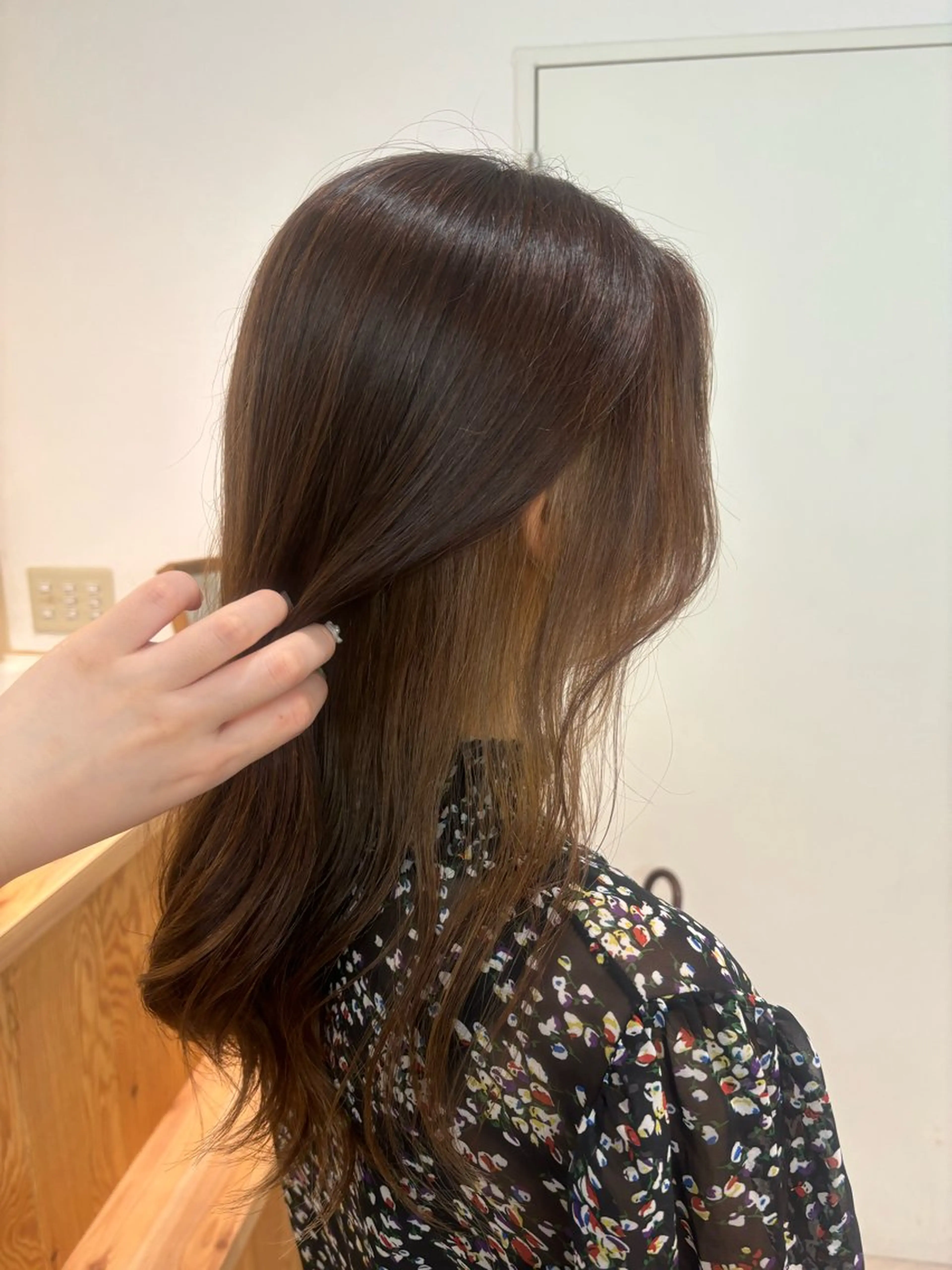 ロング カラー ベージュカラー インナーカラー 室谷 ゆりあのヘアスタイル