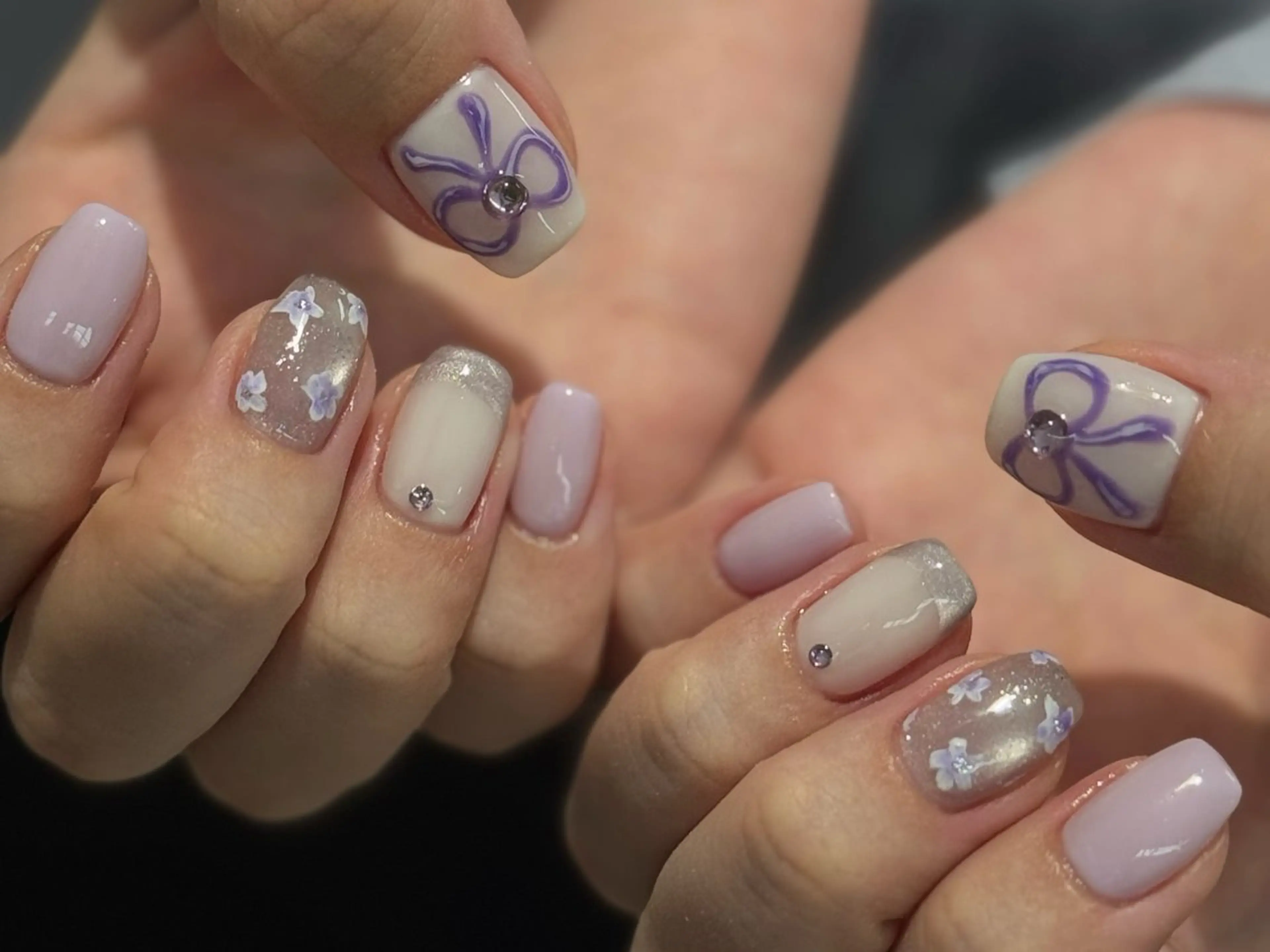 ネイル チークネイル フレンチネイル 韓国ネイル マグネットネイル 持ち込み ハンドネイル Hi nail🎀 池袋kozueのネイルデザイン