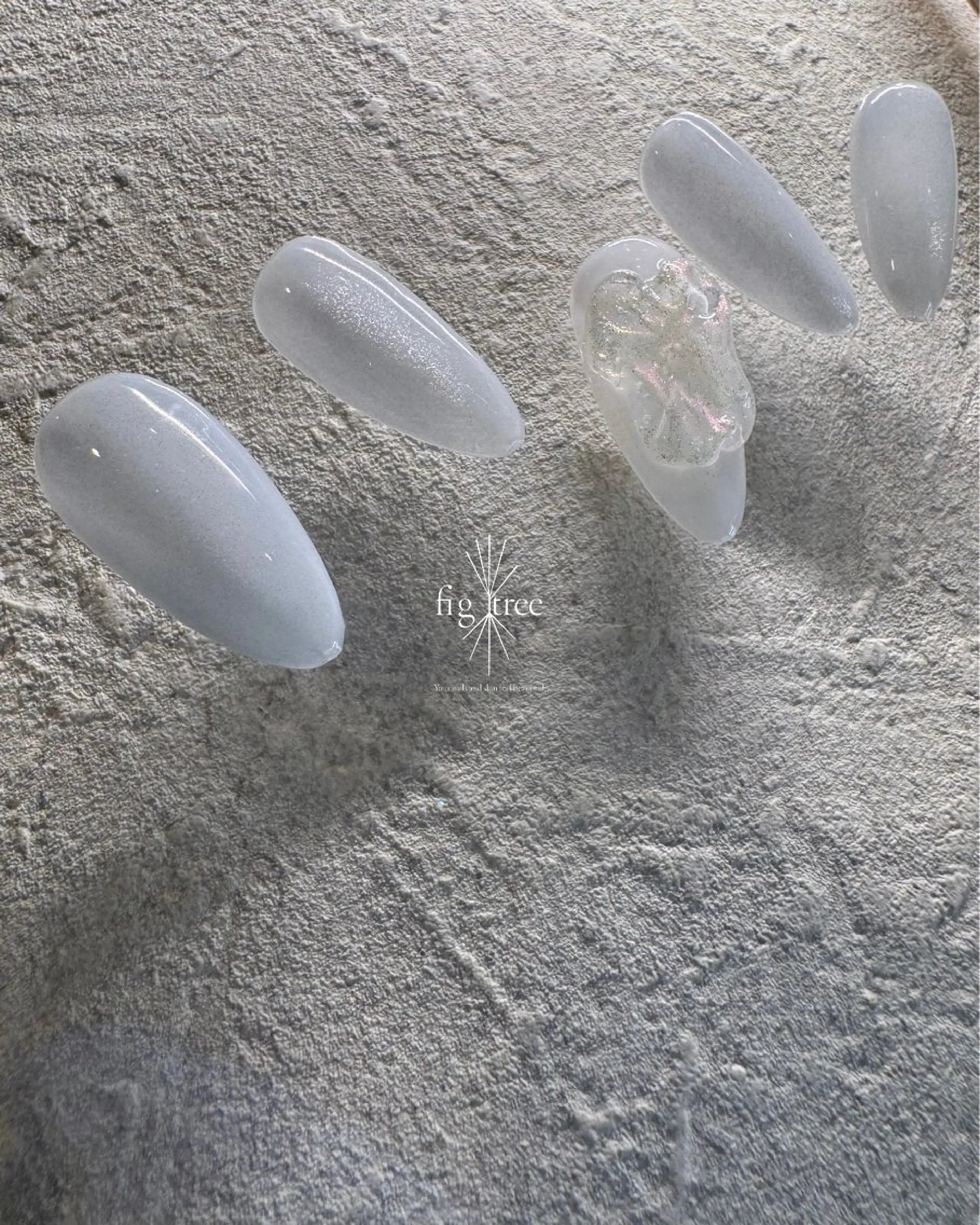 ネイル アートネイル クリアネイル マグネットネイル シンプルネイル ホワイト figtree hikariのネイルデザイン