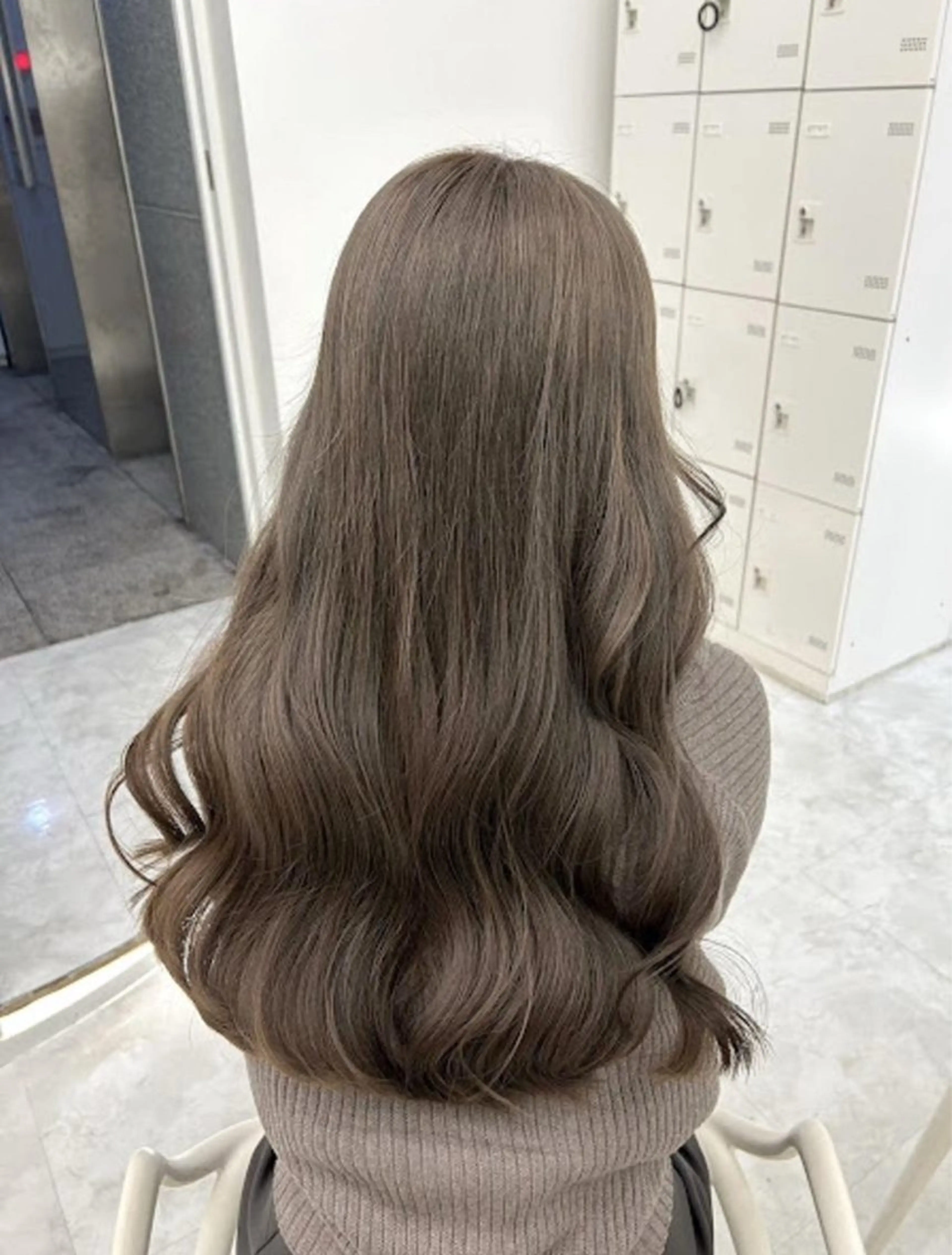 ロング カット ヘアカラー トリートメント 韓国ヘア/ブリーチ無 しWカラー/オリーブのヘアスタイル