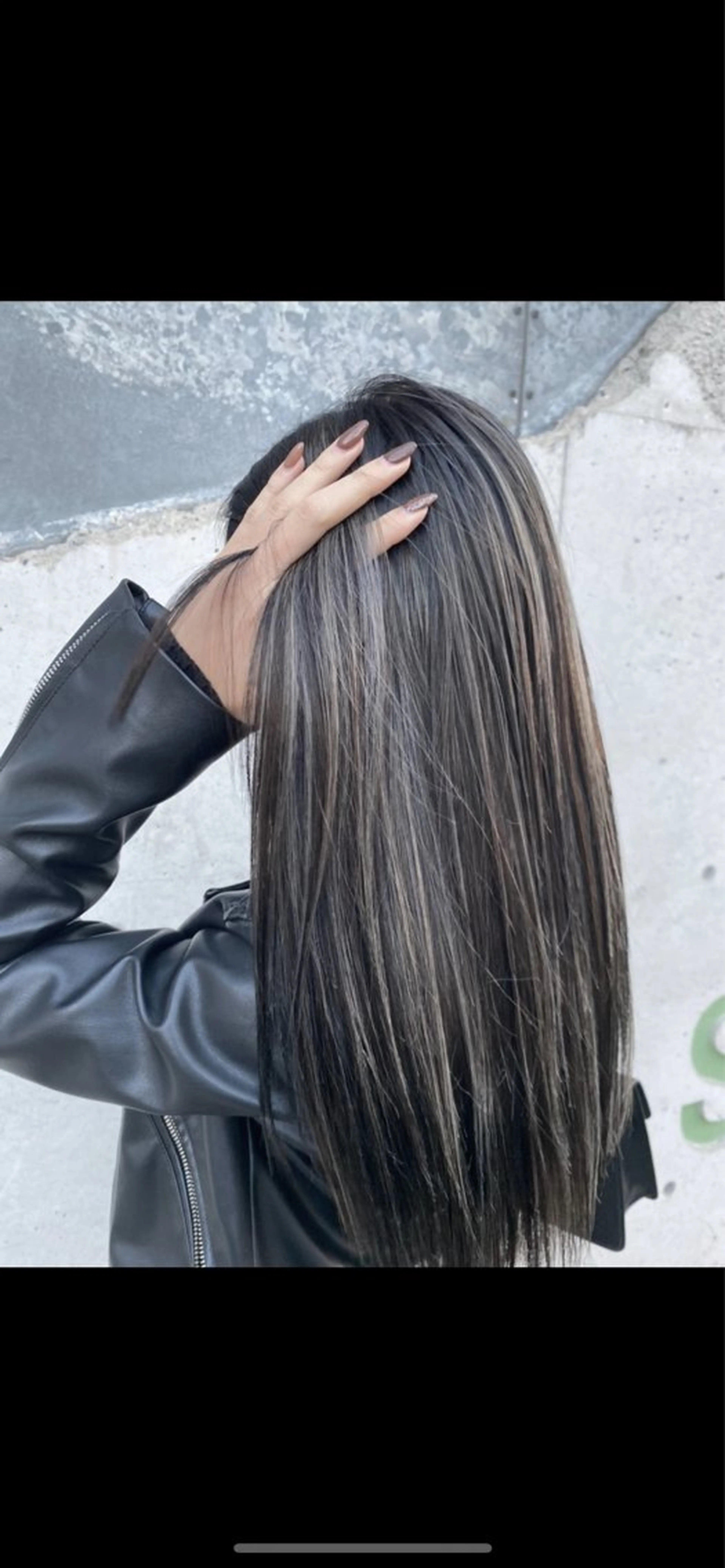 ロング NENE🌿ブリーチ 無しダブルカラーのヘアスタイル