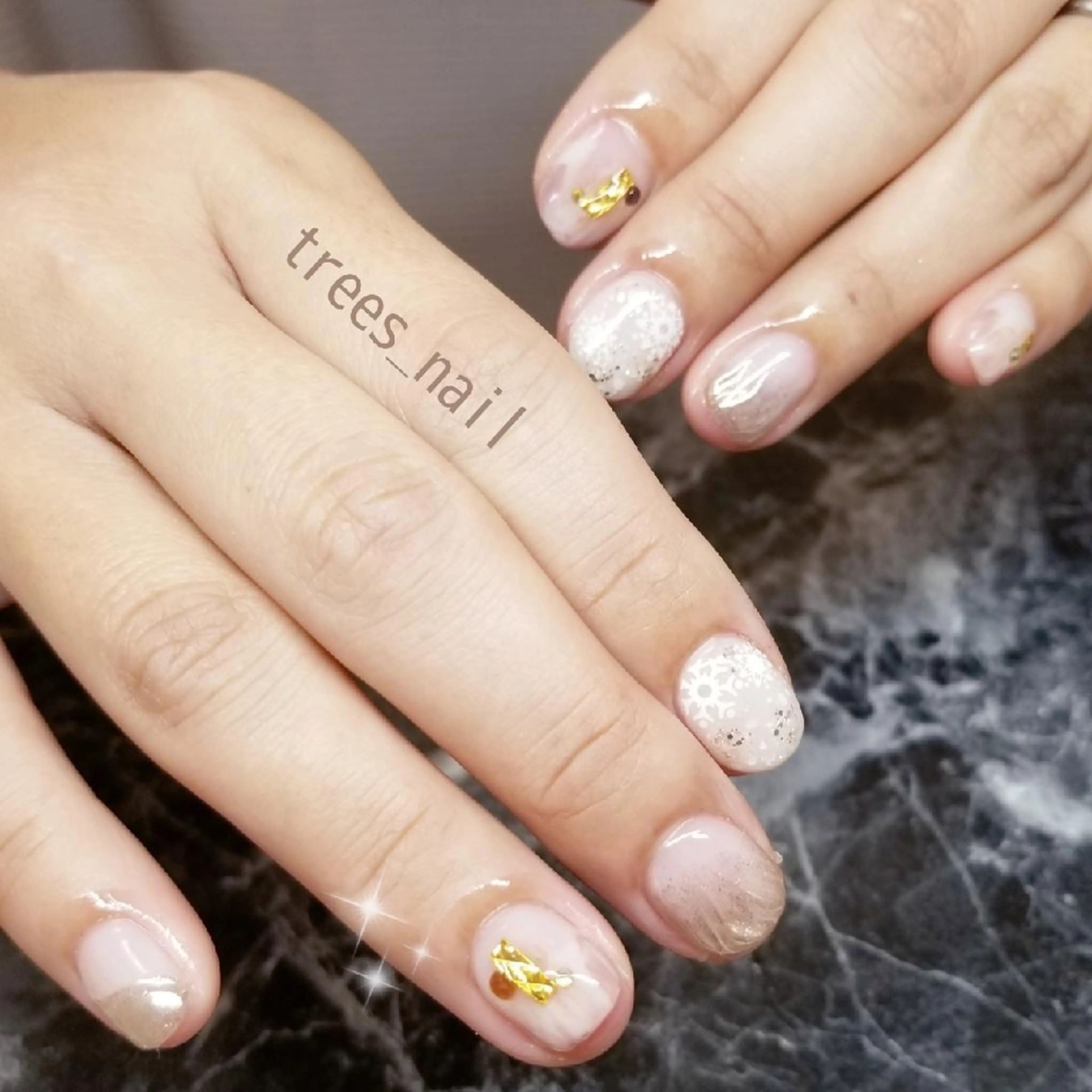 ネイル ミラーネイル ニュアンスネイル 冬ネイル ハンドネイル フットネイル trees_ nailのネイルデザイン