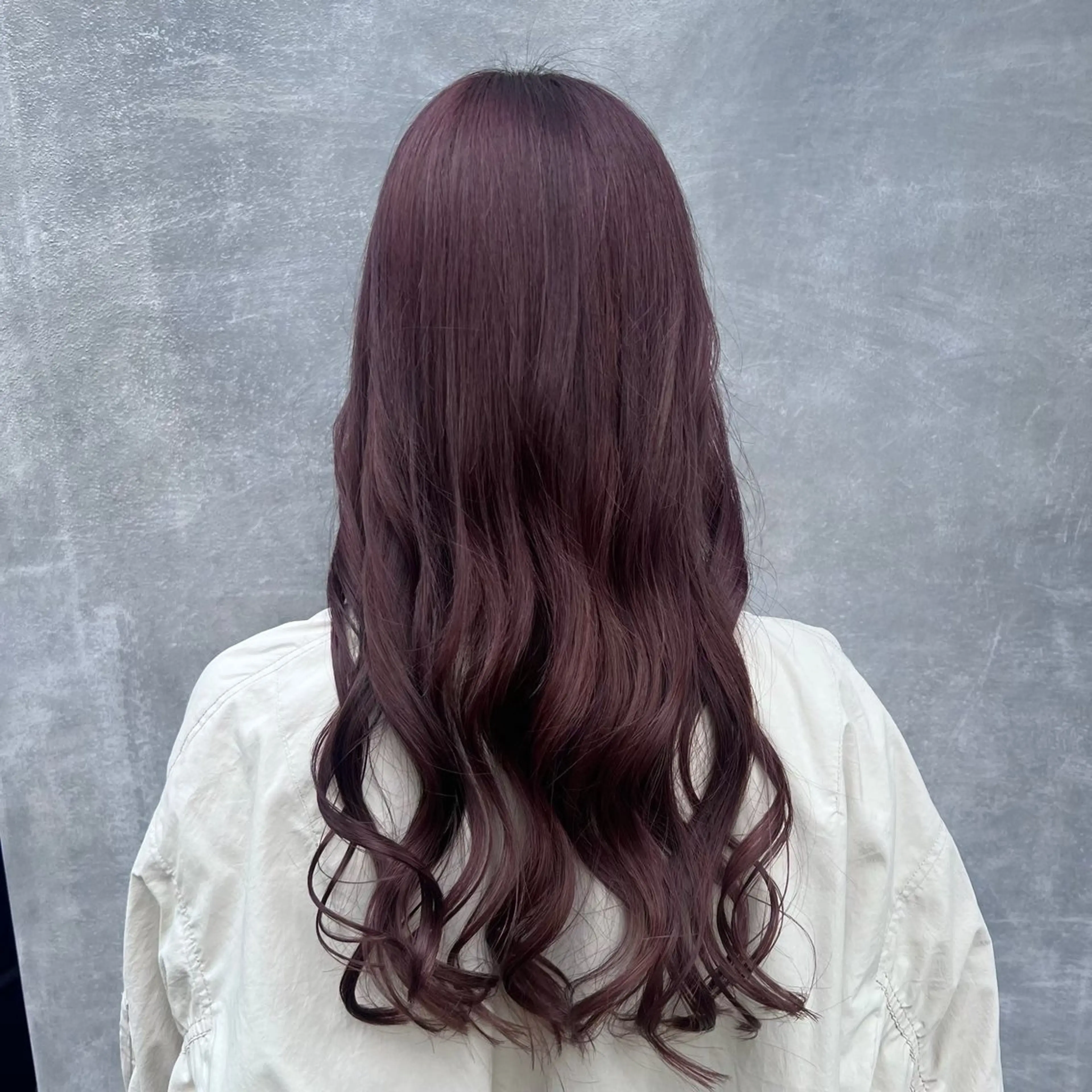 ロング カラー ブリーチ ピンクカラー ヘアカラー 野崎 桃実のヘアスタイル