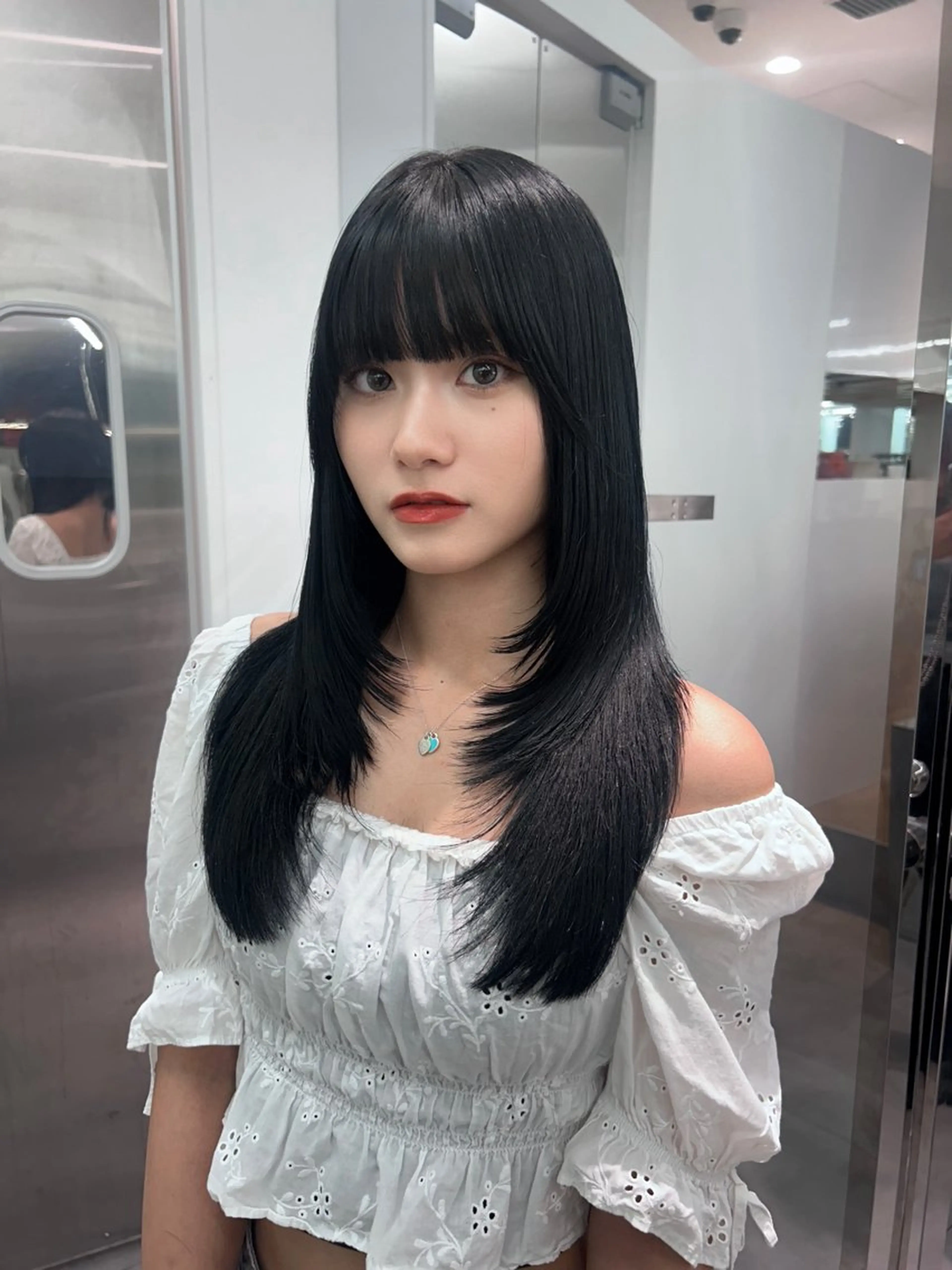 ロング くびれヘア レイヤーカット Hinata🛸 ハイトーン美容師のヘアスタイル