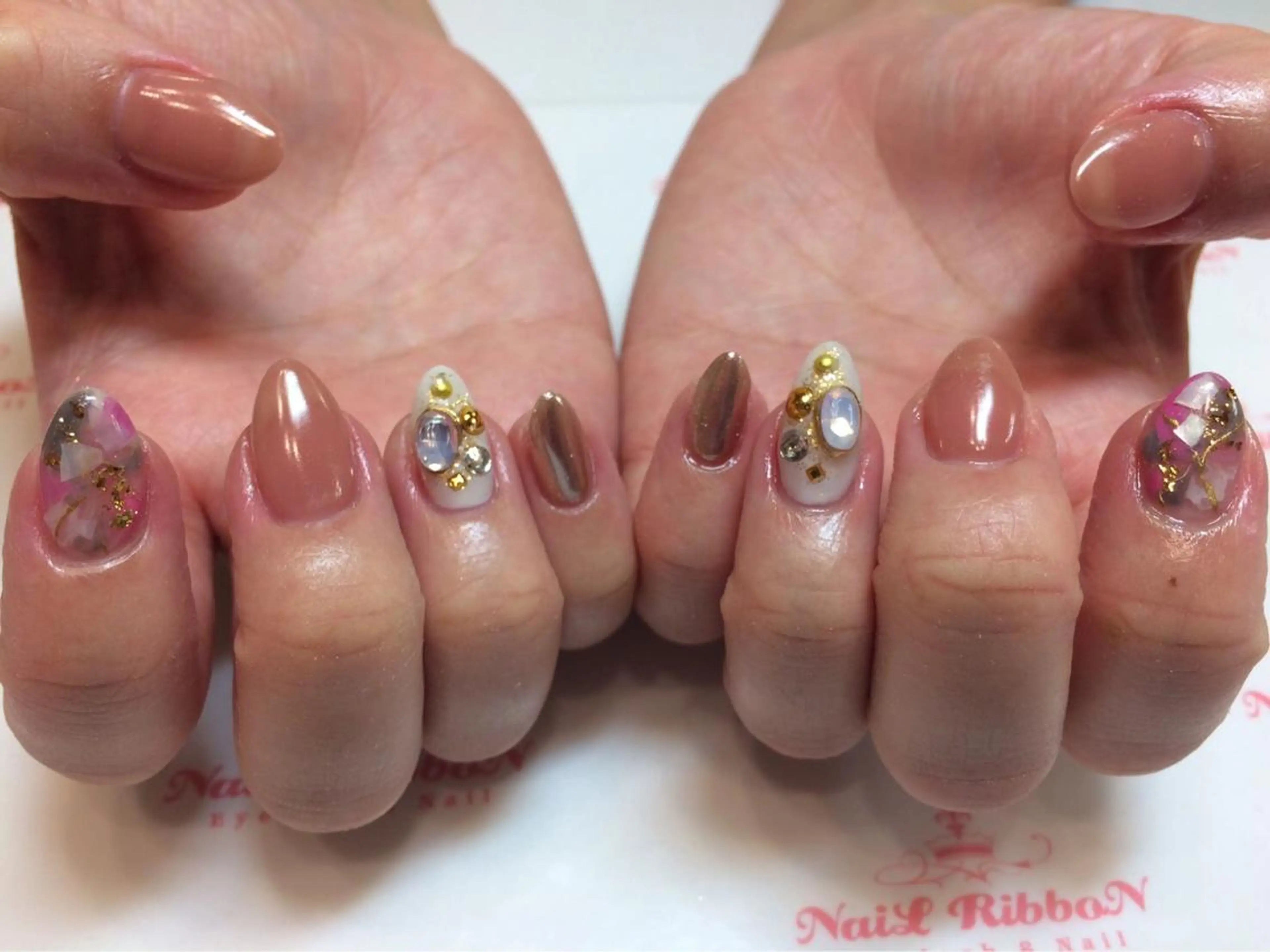 ネイル ネイルリボン 受付スタッフのネイルデザイン