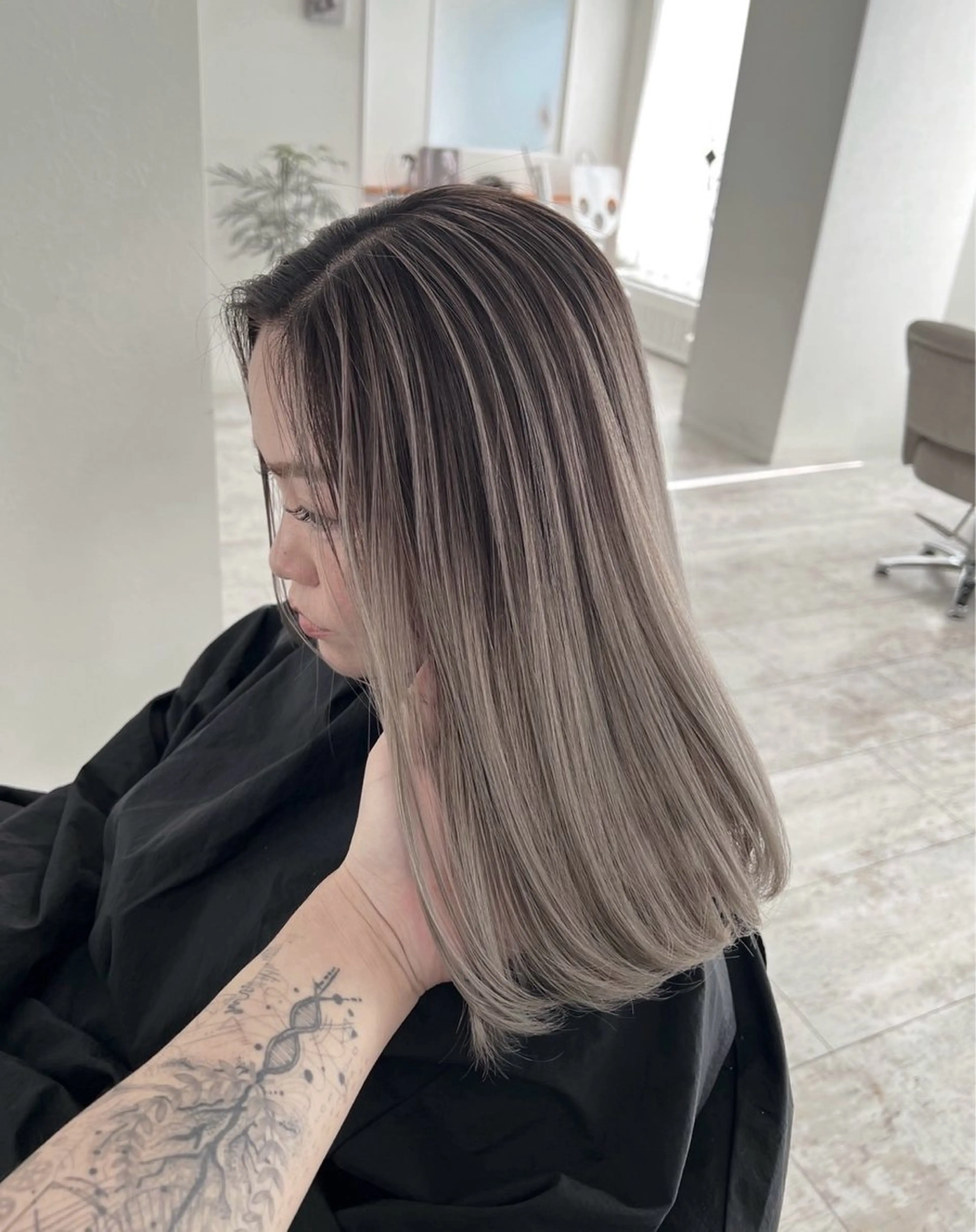 ミディアム カラー バレイヤージュ グレージュ レイヤーカット ヘアカラー トリートメント 指名数No.1 /NAOYAのヘアスタイル