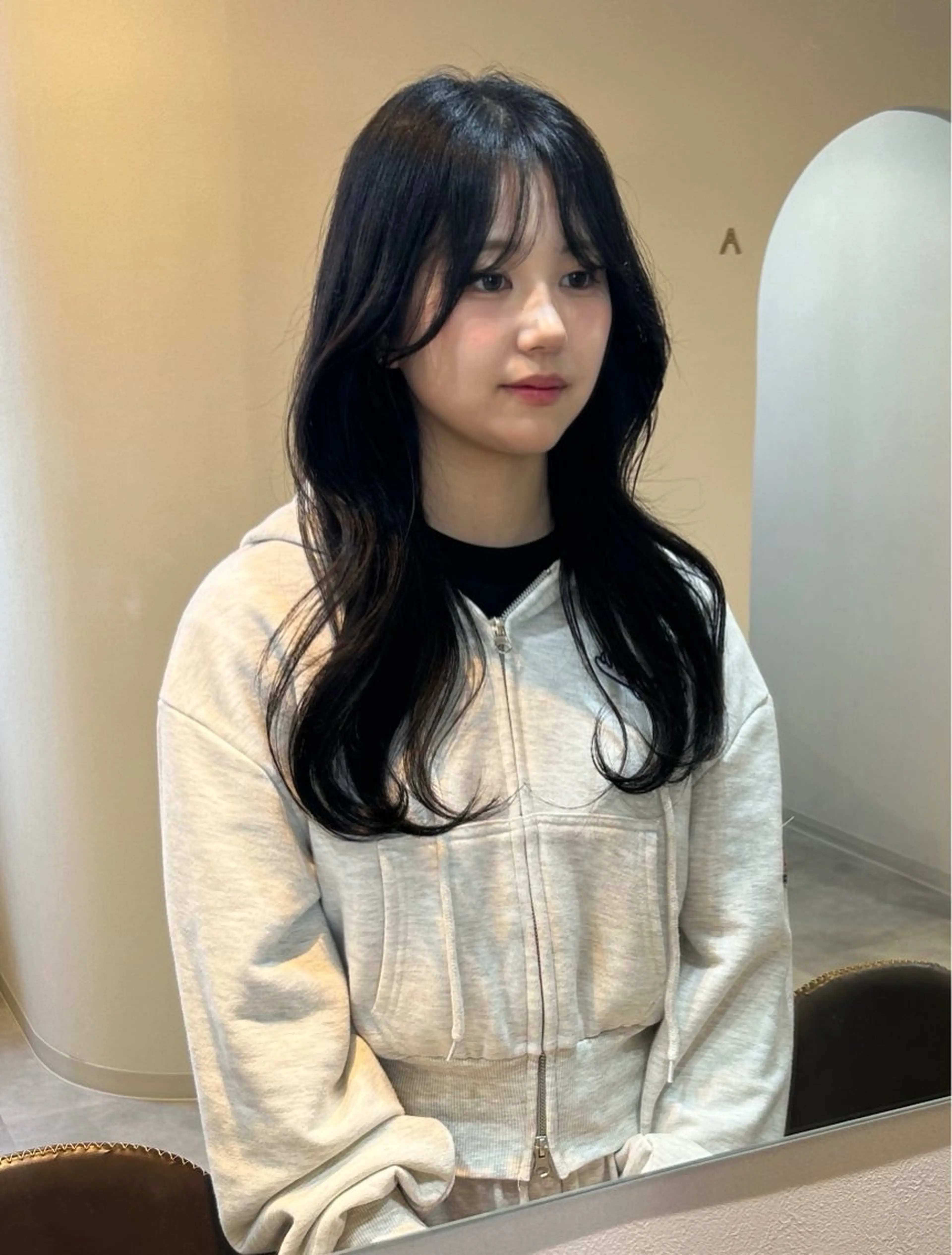 セミロング カラー 神谷 凪のヘアスタイル