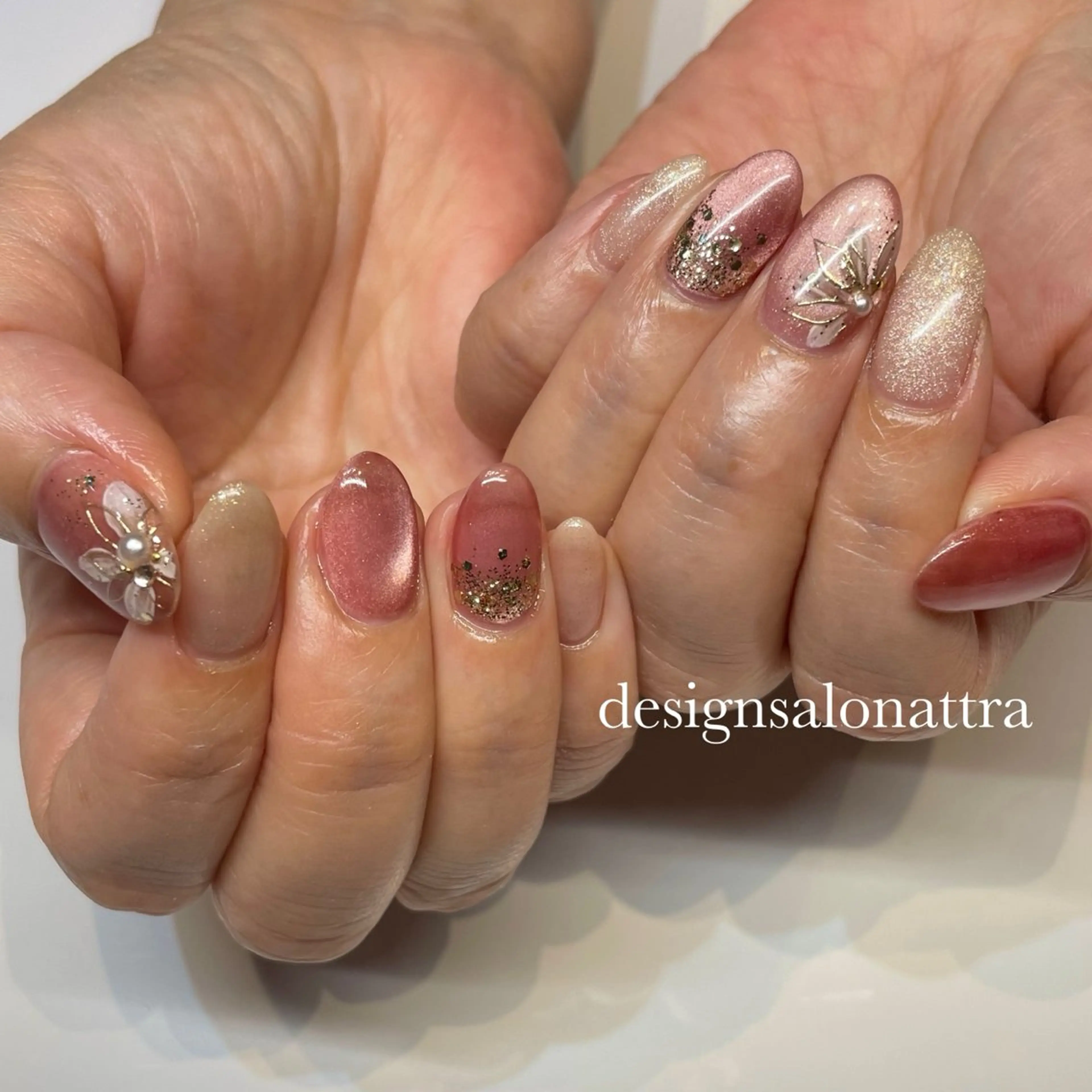 ネイル ジェルネイル キラキラネイル マグネットネイル ニュアンスネイル ワンカラーネイル ハンドネイル 糀屋 彩奈のネイルデザイン