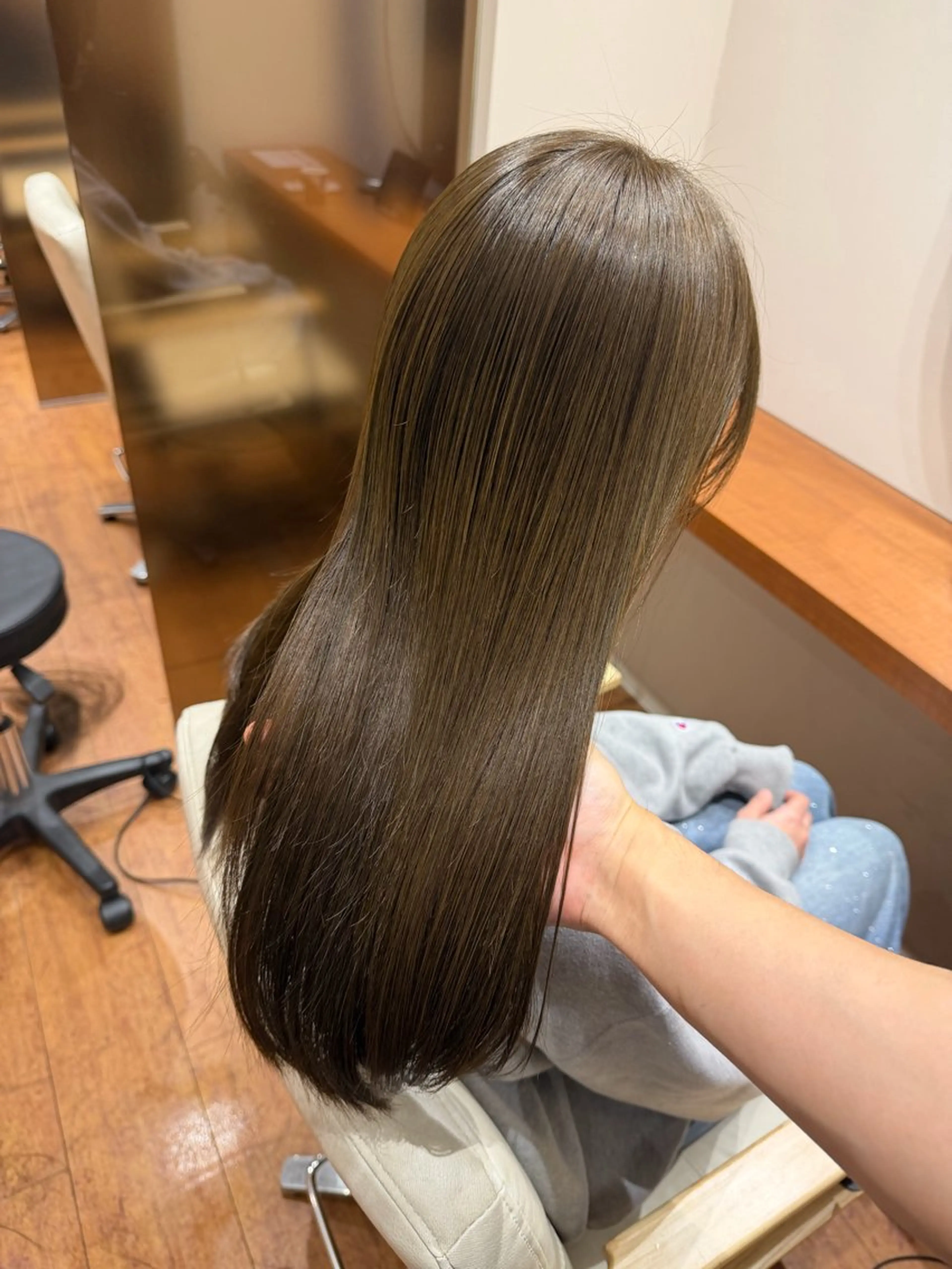 カラー グレージュ オリーブグレージュ オリーブグレー カット ヘアカラー トリートメント 艶髪/透明感 レイヤー YUKIのヘアスタイル