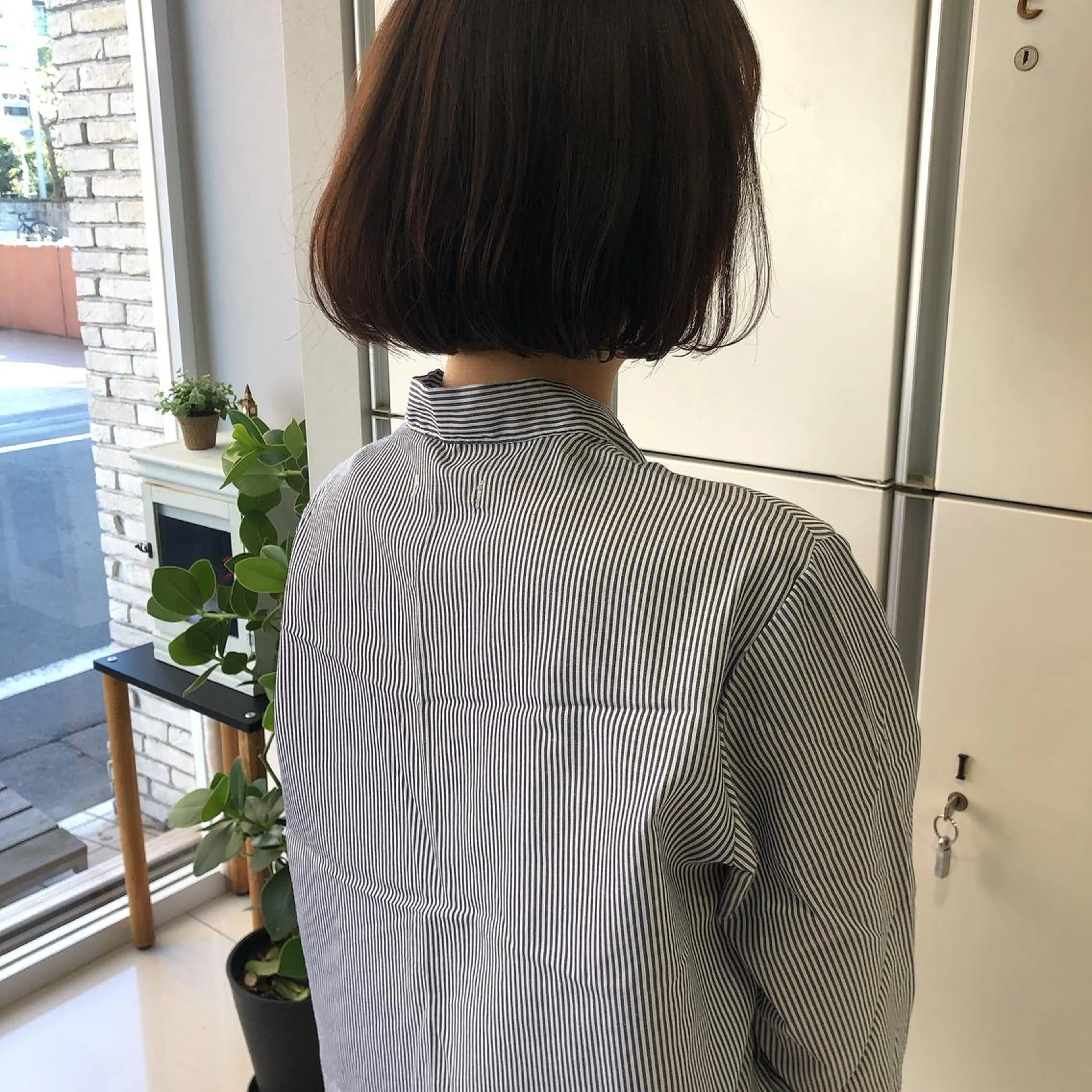 ショート パーマ 切りっぱなしボブ ボブ レイヤー/顔まわり カット/地毛風カラーのヘアスタイル