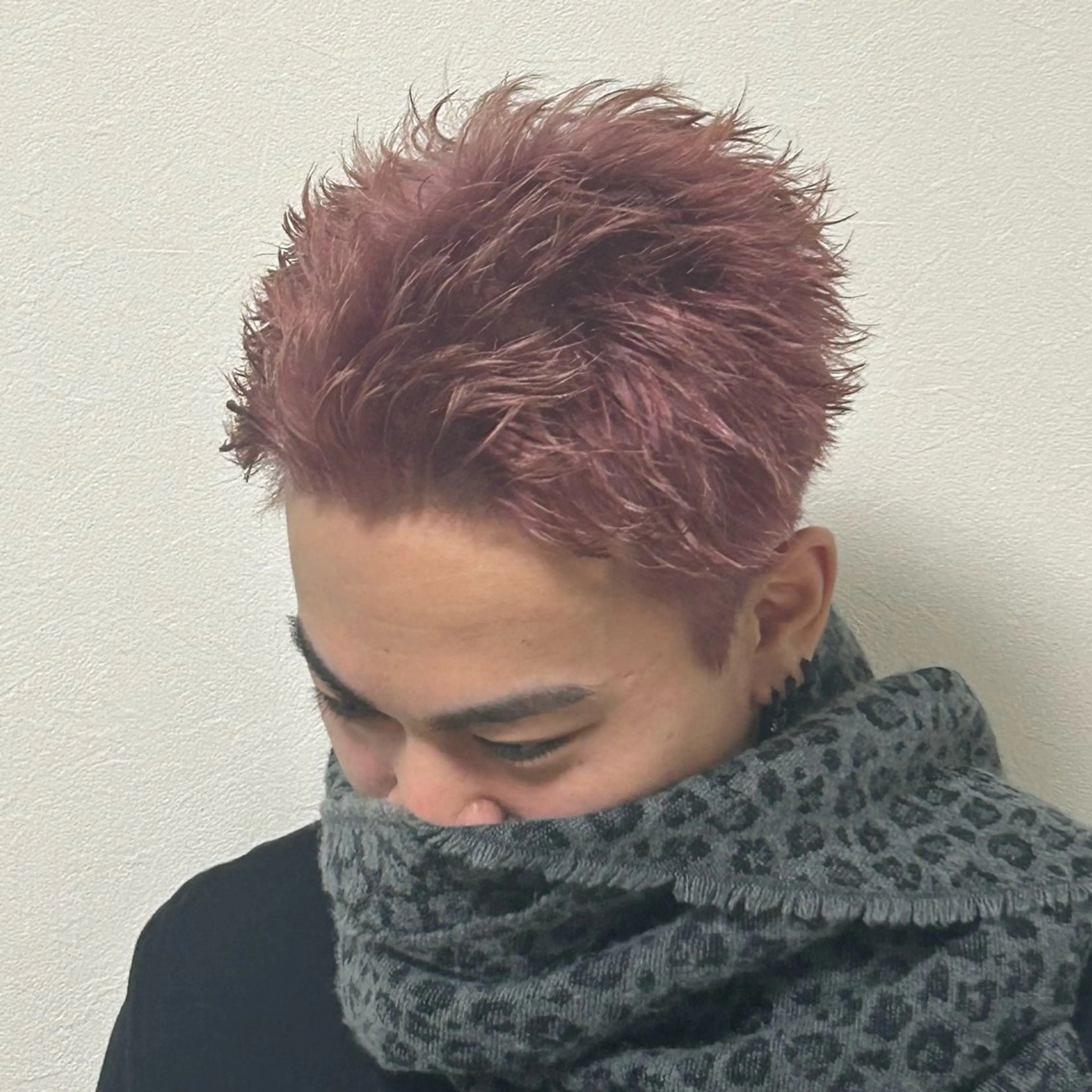 ミディアム カラー メンズ ヘアカラー フェザー/シャドウ/ 酸性ストレートのヘアスタイル