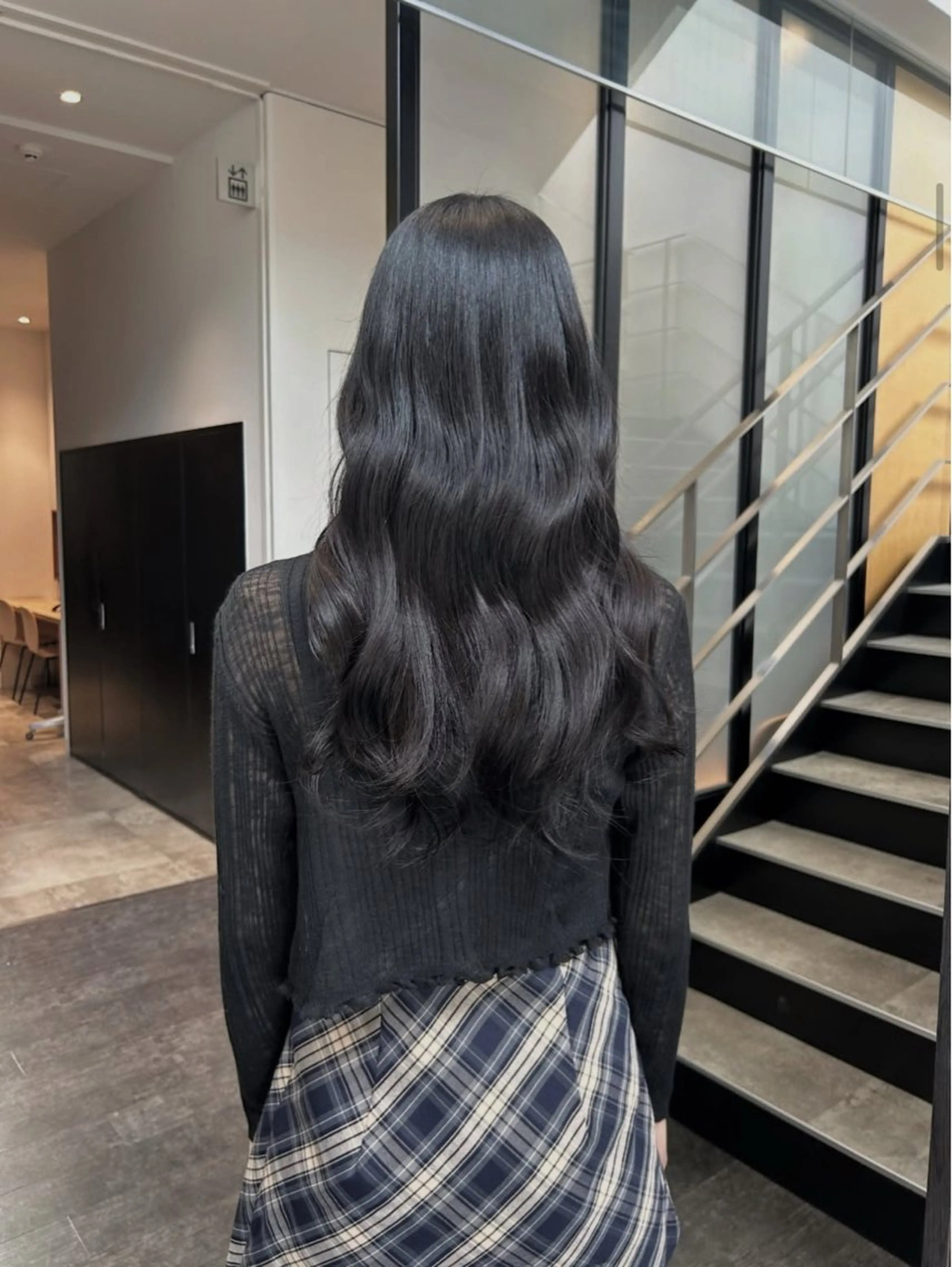 セミロング カラー 黒髪 ダークグレー カット ヘアカラー stylist 🌸 kana.のヘアスタイル