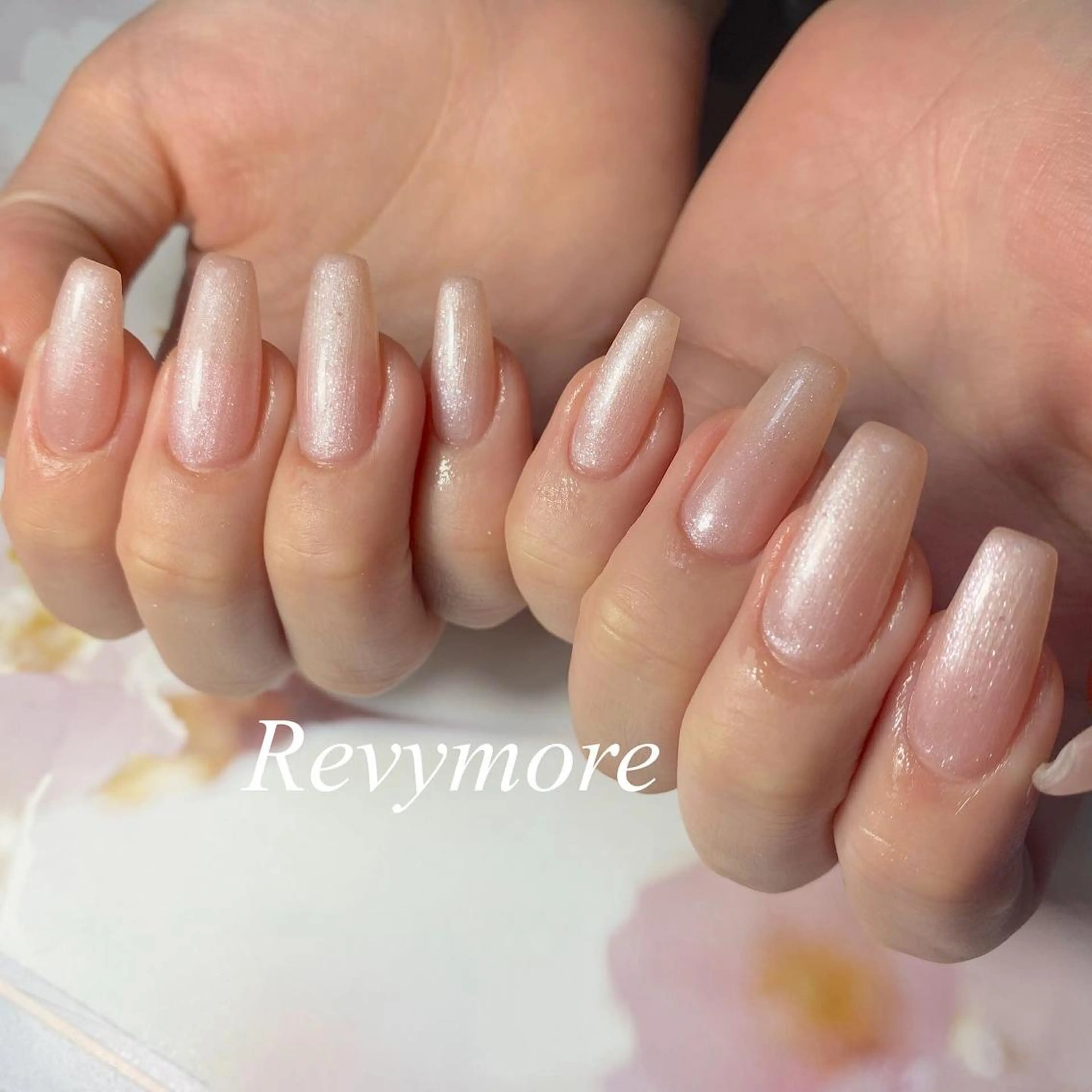 ミディアム ネイル ジェルネイル ラメ(グリッター) ニュアンスネイル オフィスネイル ワンカラーネイル nail salon Revymoreのネイルデザイン