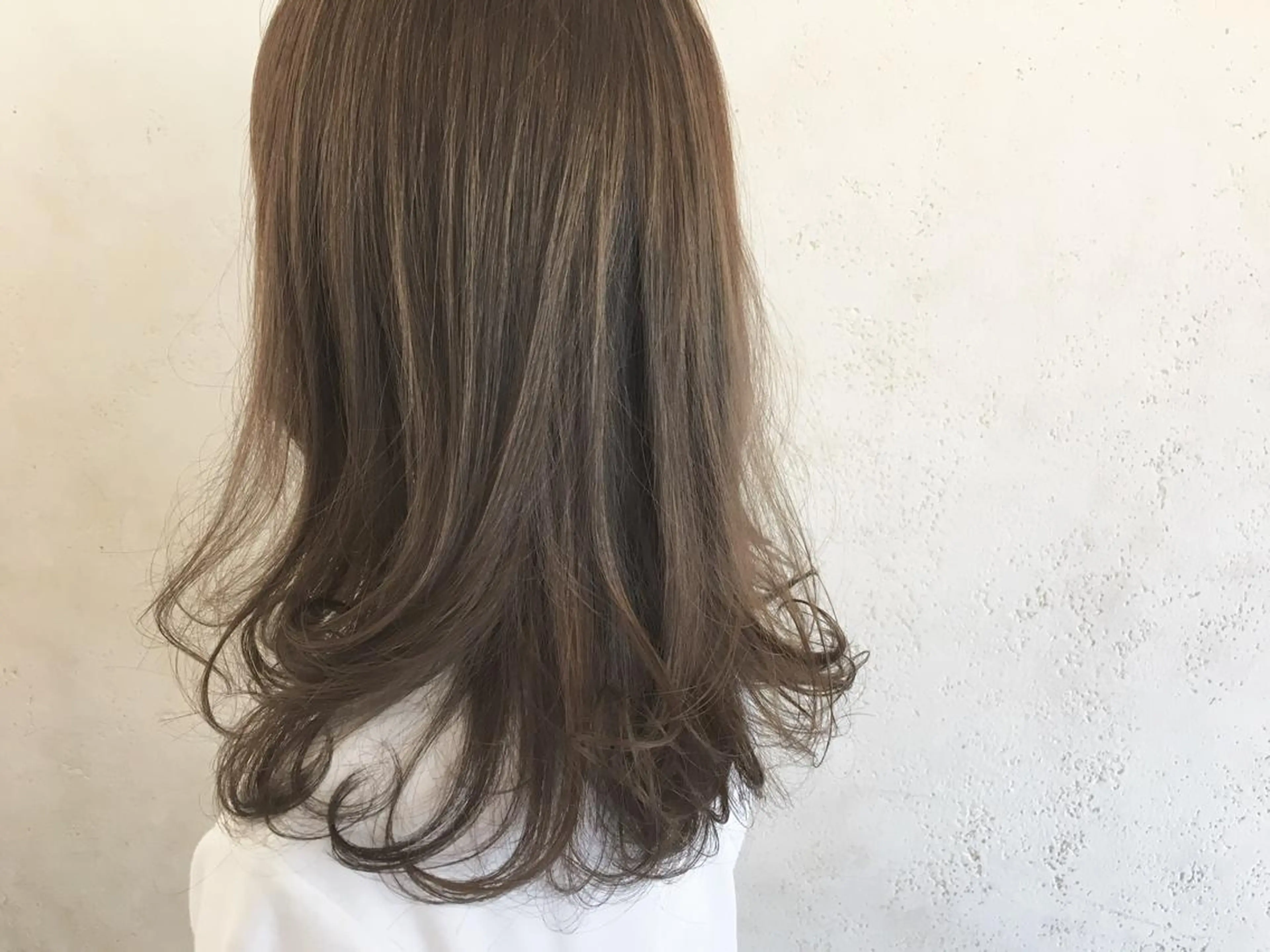 セミロング カラー アッシュ ベージュカラー ハイライトカラー ハイライト ヘアカラー トリートメント Saori / さおりのヘアスタイル