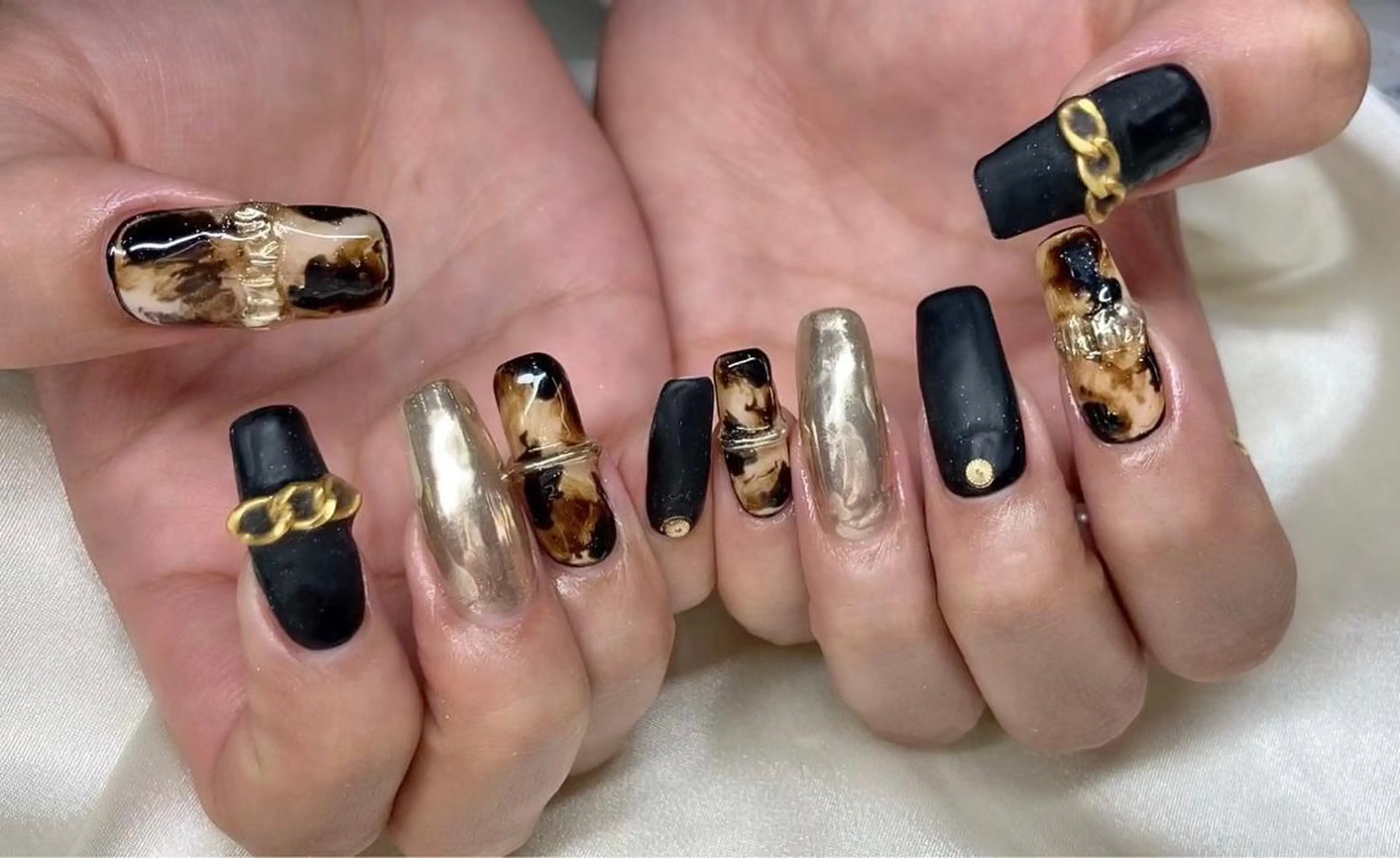 ネイル マツエク・マツパ アイブロウ 韓国風マツエク パリジェンヌラッシュリフト まつげパーマ アートネイル 長さ出し ハンドネイル Nail&eye Belire 新宿のネイルデザイン