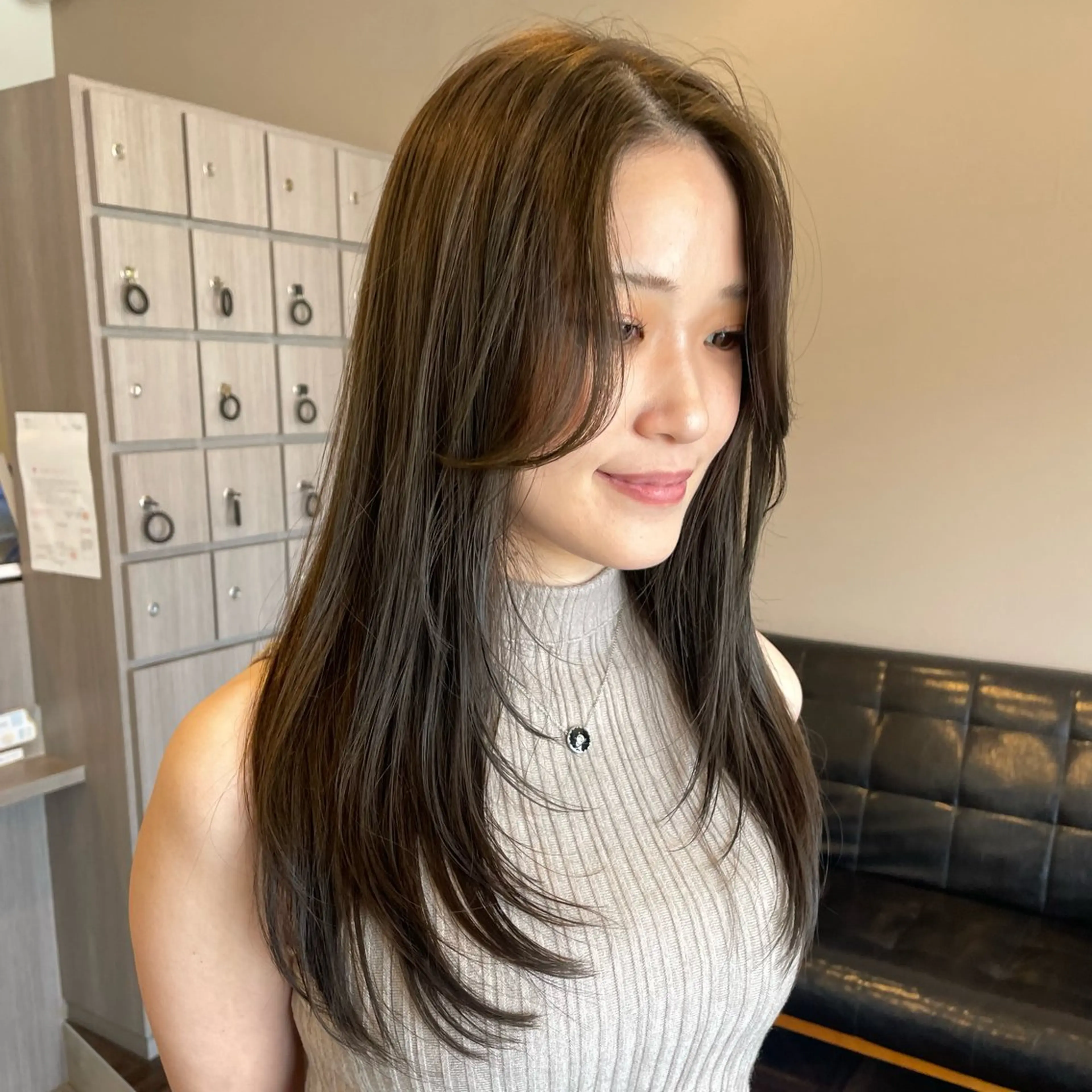 ロング カラー 透明感カラー グレージュ オリーブグレージュ オリーブグレー レイヤーカット カット トリートメント mio 🍒レイヤーカットのヘアスタイル