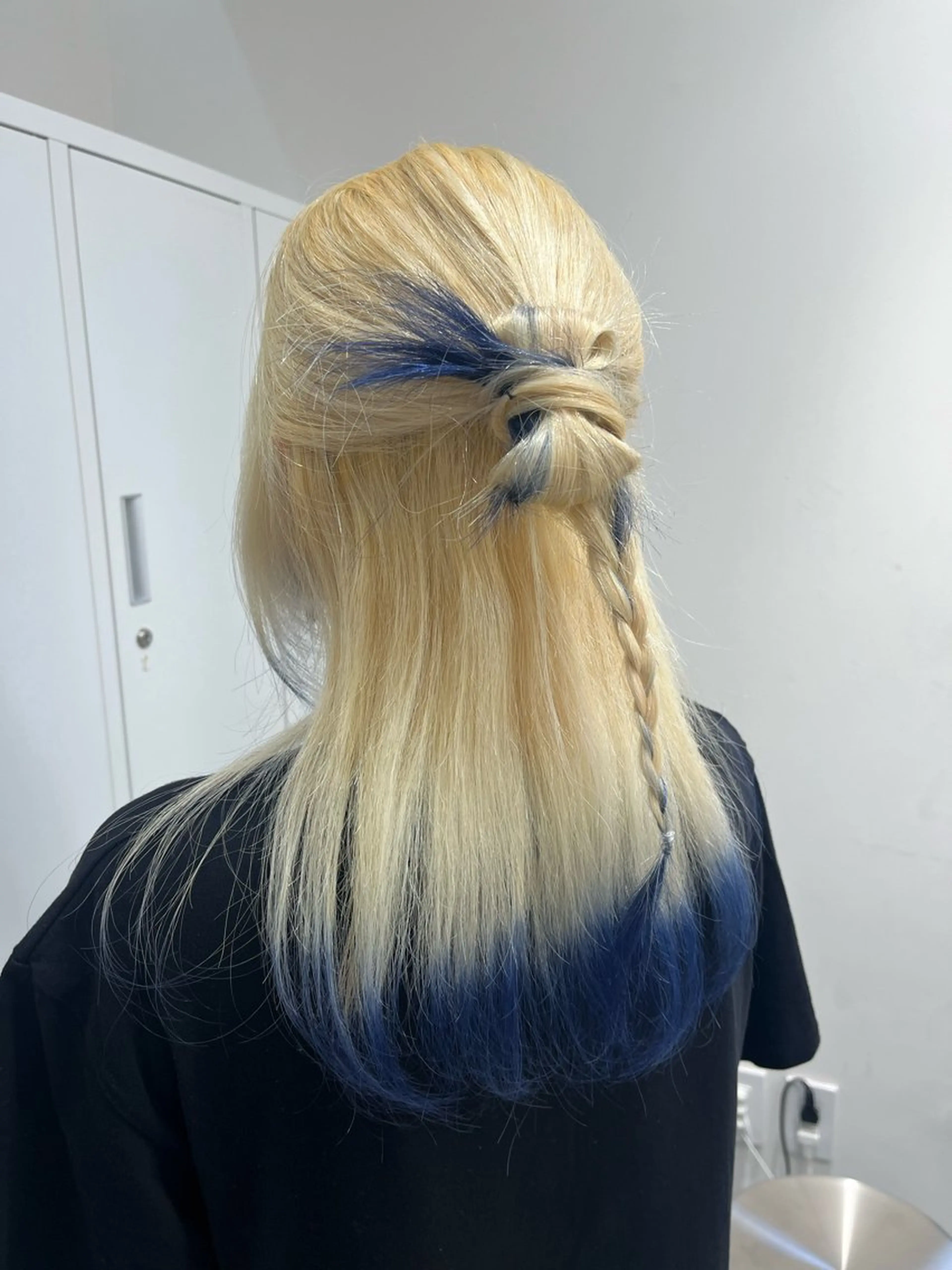 セミロング カラー ヘアアレンジ カット ヘアカラー トリートメント ヘアセット 🩶【推しハイトーン 】yuzu🩶のヘアスタイル