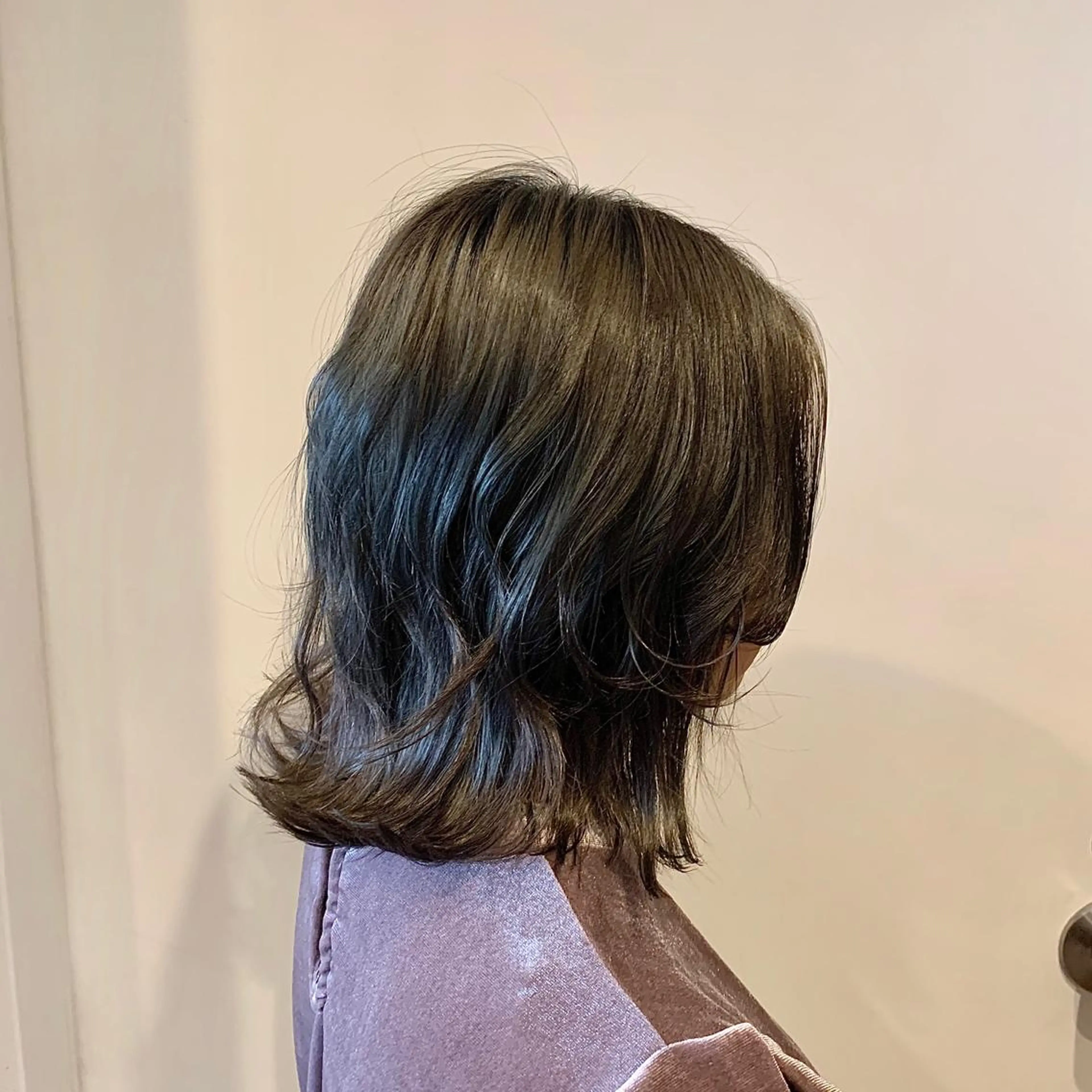 ミディアム カラー カット ヘアカラー トリートメント クワハラ イオリのヘアスタイル