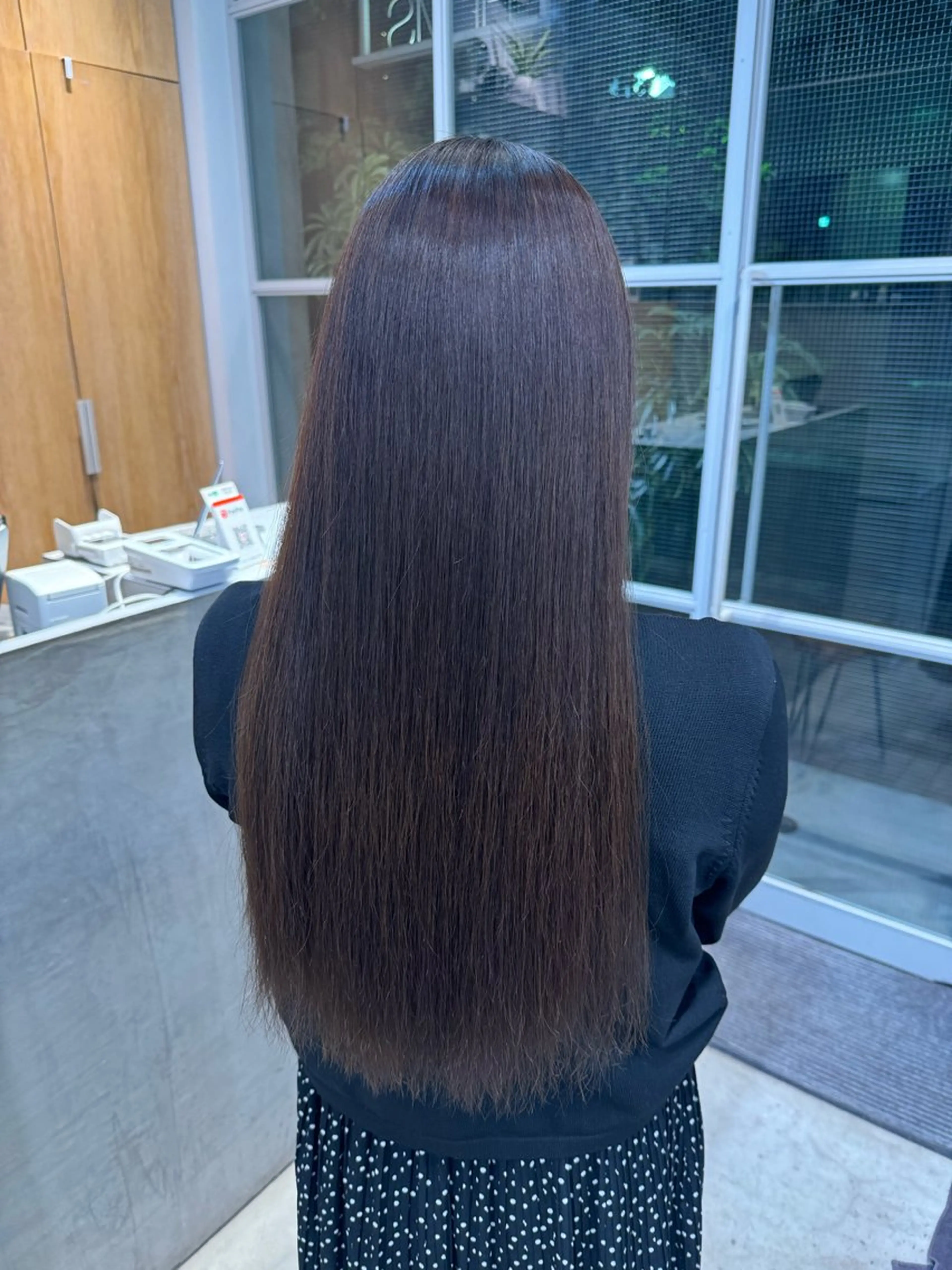 セミロング 梨澤 百音のヘアスタイル