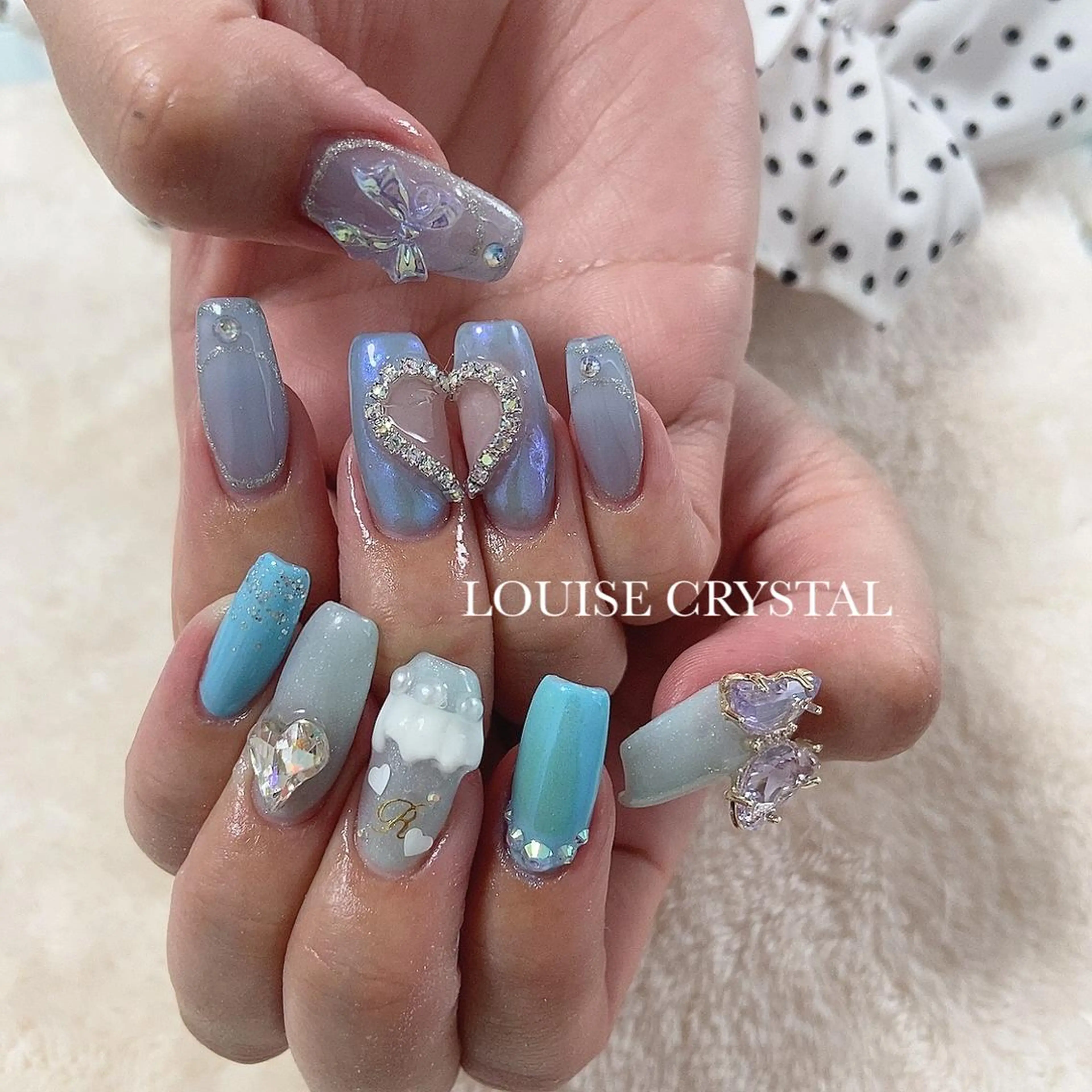 ネイル ハンドネイル LOUISE CRYSTALのネイルデザイン