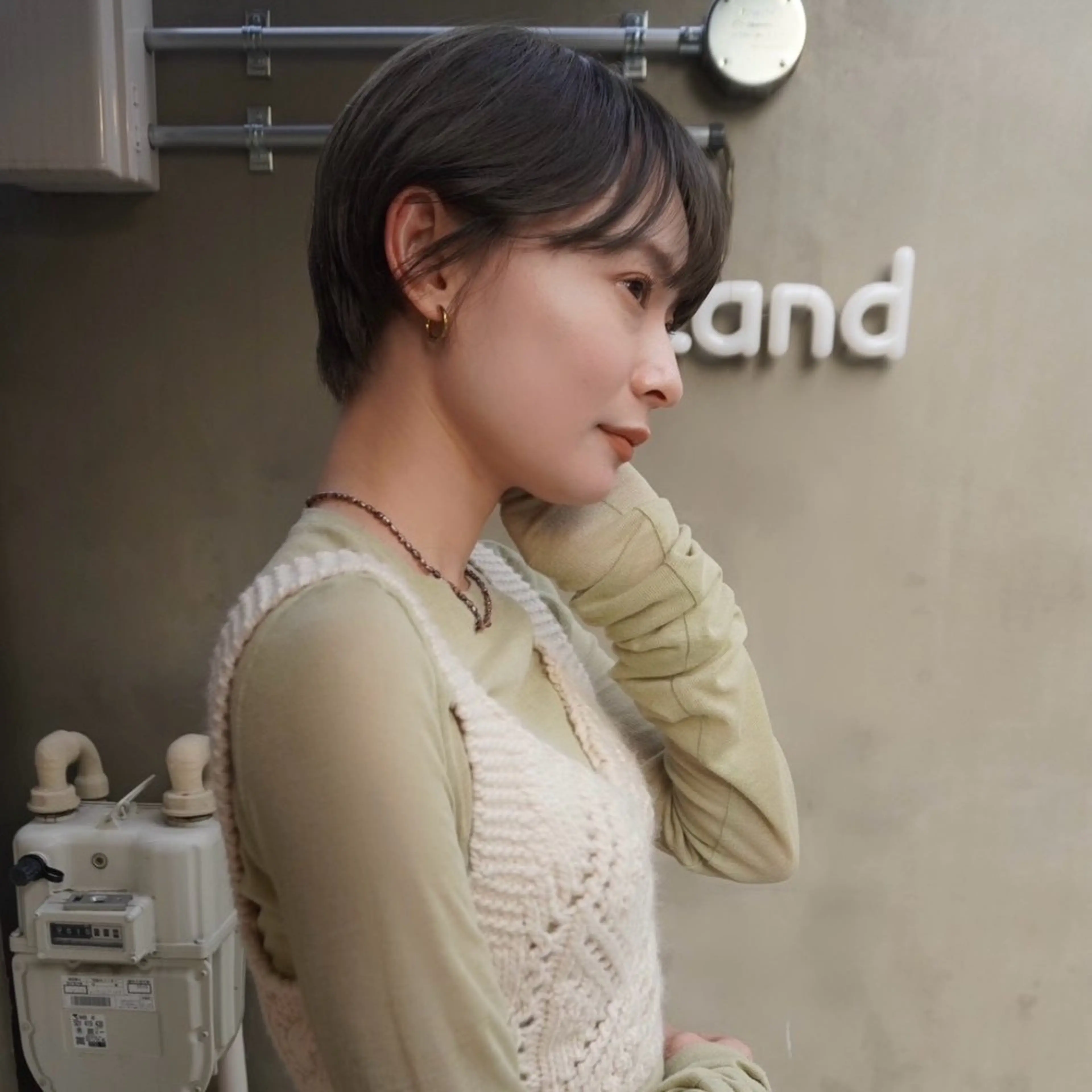 ショート カラー ヘアアレンジ グレージュ オリーブグレージュ オリーブグレー ショートヘア カット ヘアカラー トリートメント ニュアンスヘア🌔 nanakoのヘアスタイル