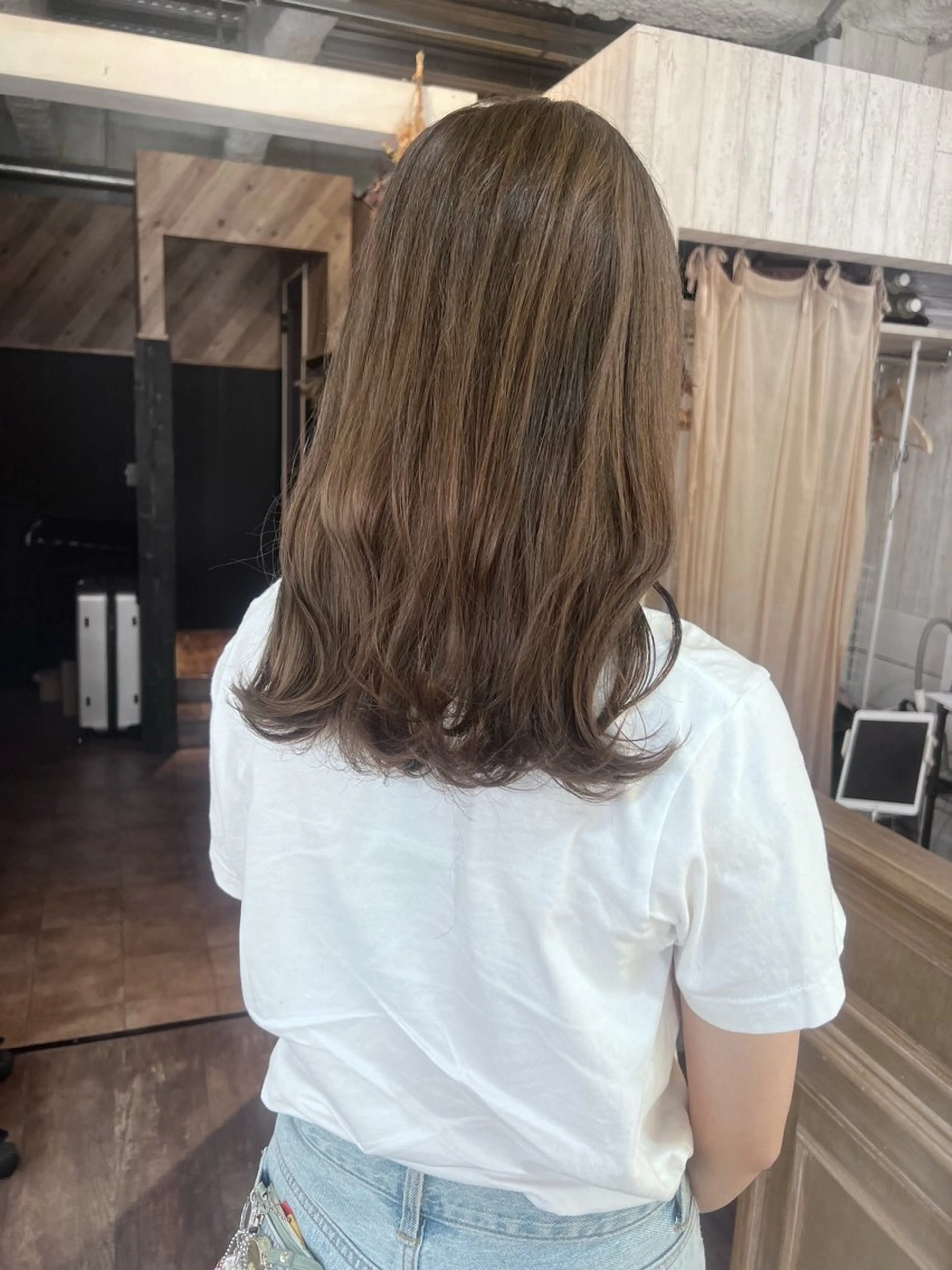 セミロング アッシュ 初めてでも失敗しない 透明感カラー　Miiのヘアスタイル